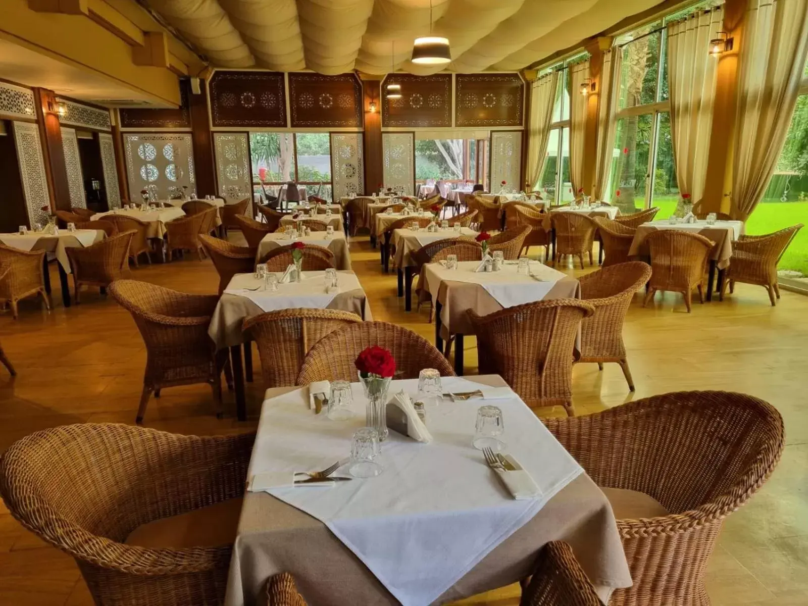 Restaurant/Places to Eat in El Oumnia Puerto & Spa