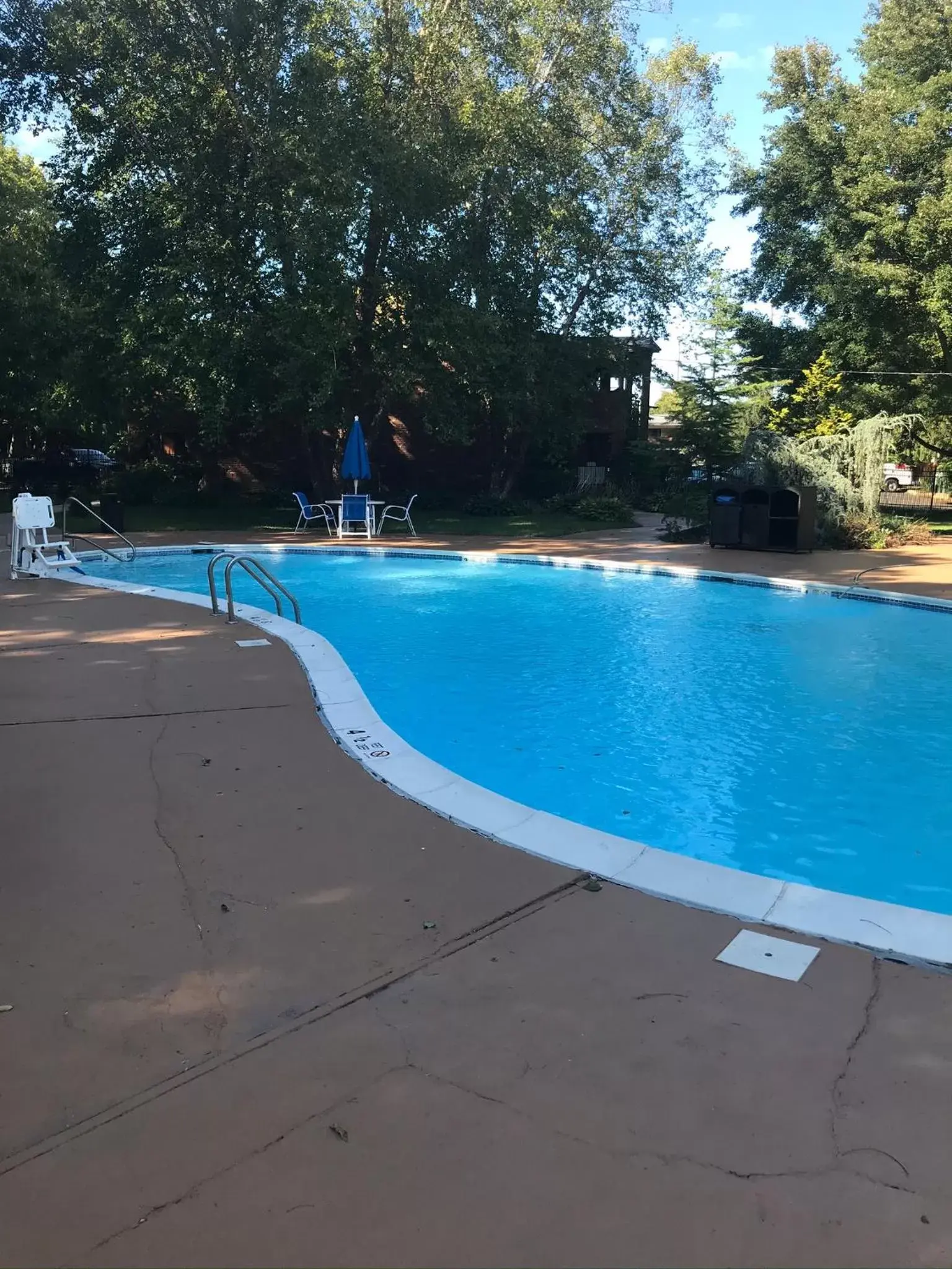 Property building, Swimming Pool in Best Western Woodbury Inn