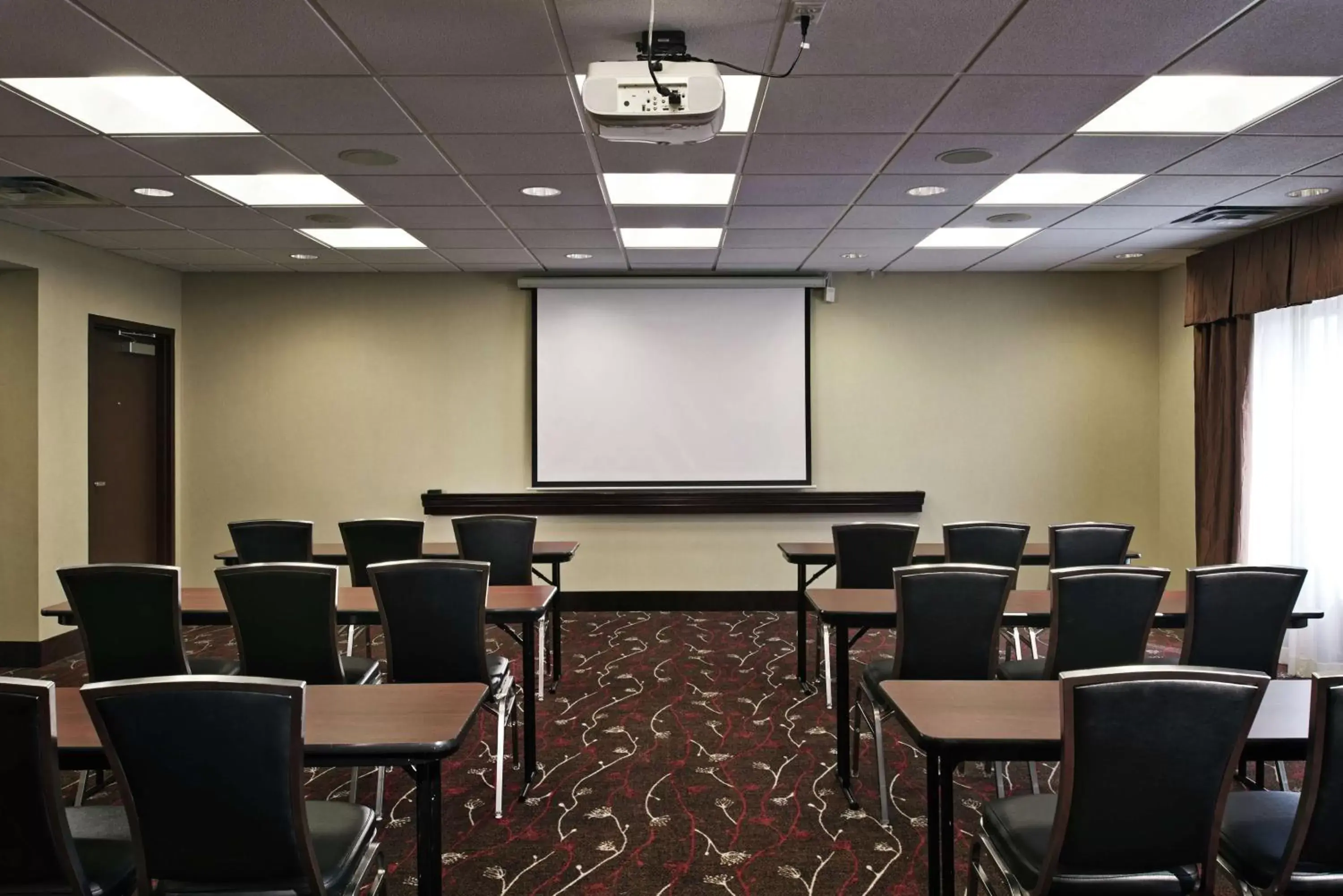 Meeting/conference room in Hampton Inn & Suites Millington