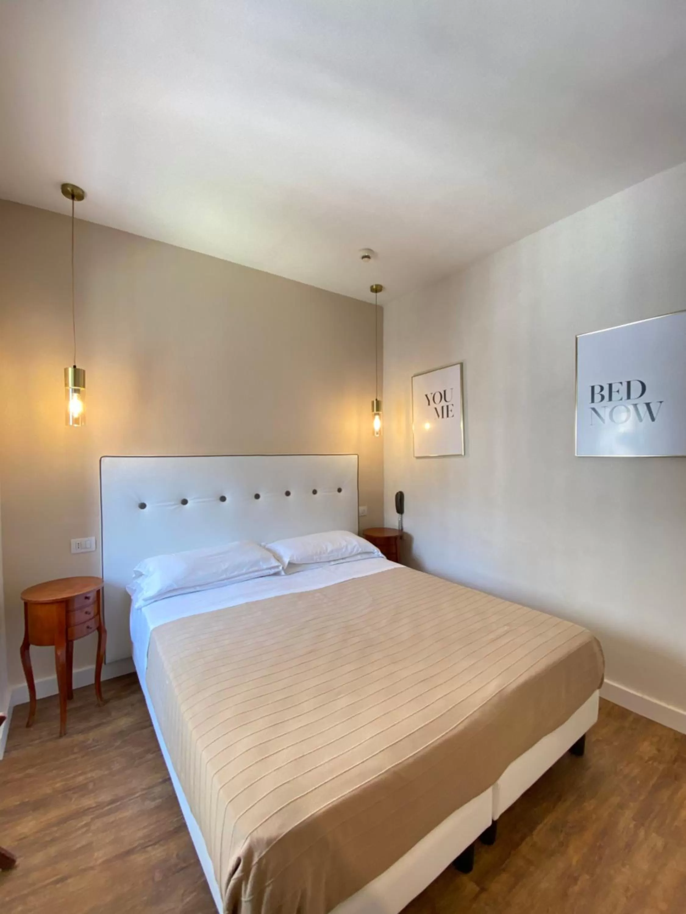 Photo of the whole room, Bed in Hotel Europeo Napoli