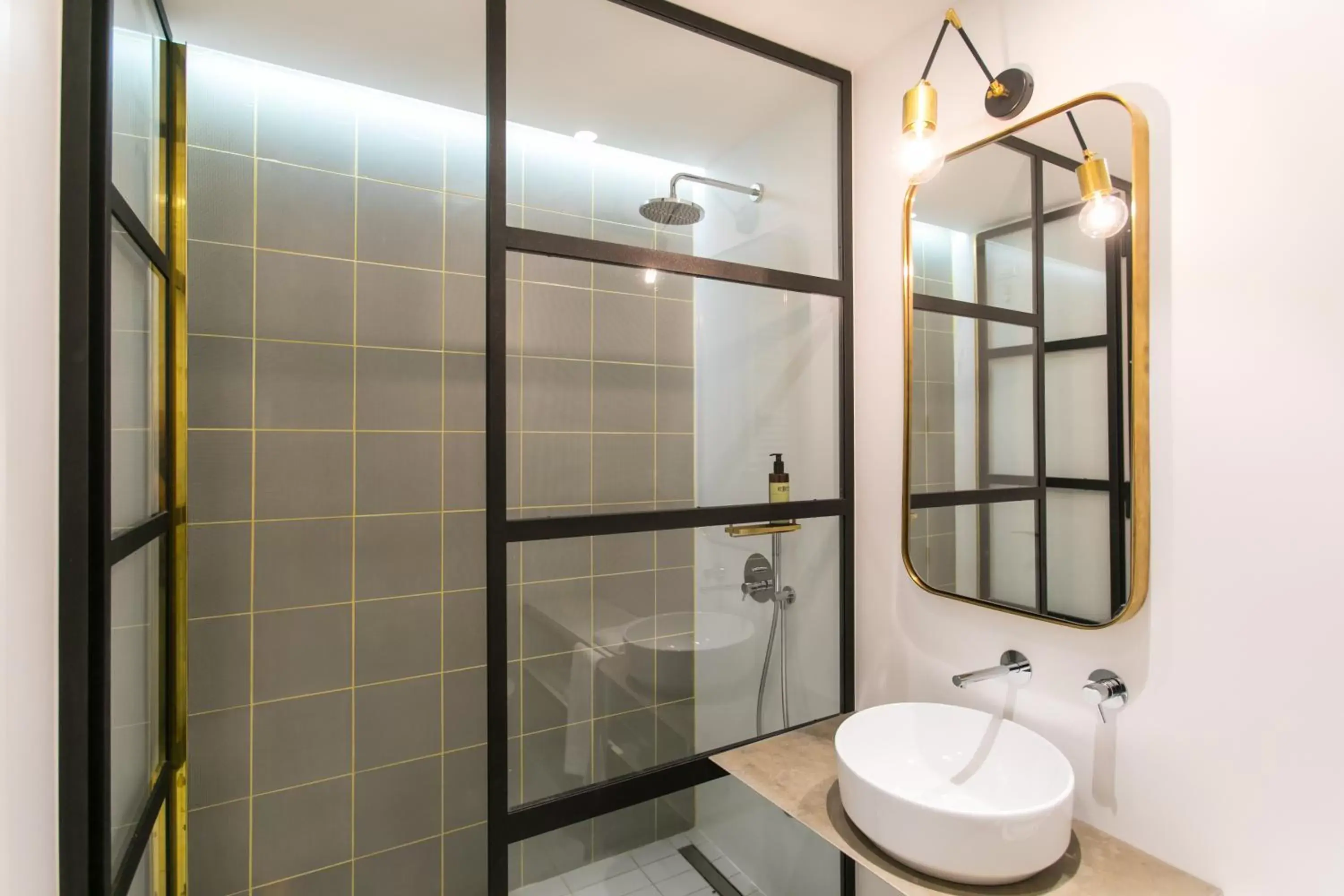 Shower, Bathroom in Horti 14 Borgo Trastevere Hotel