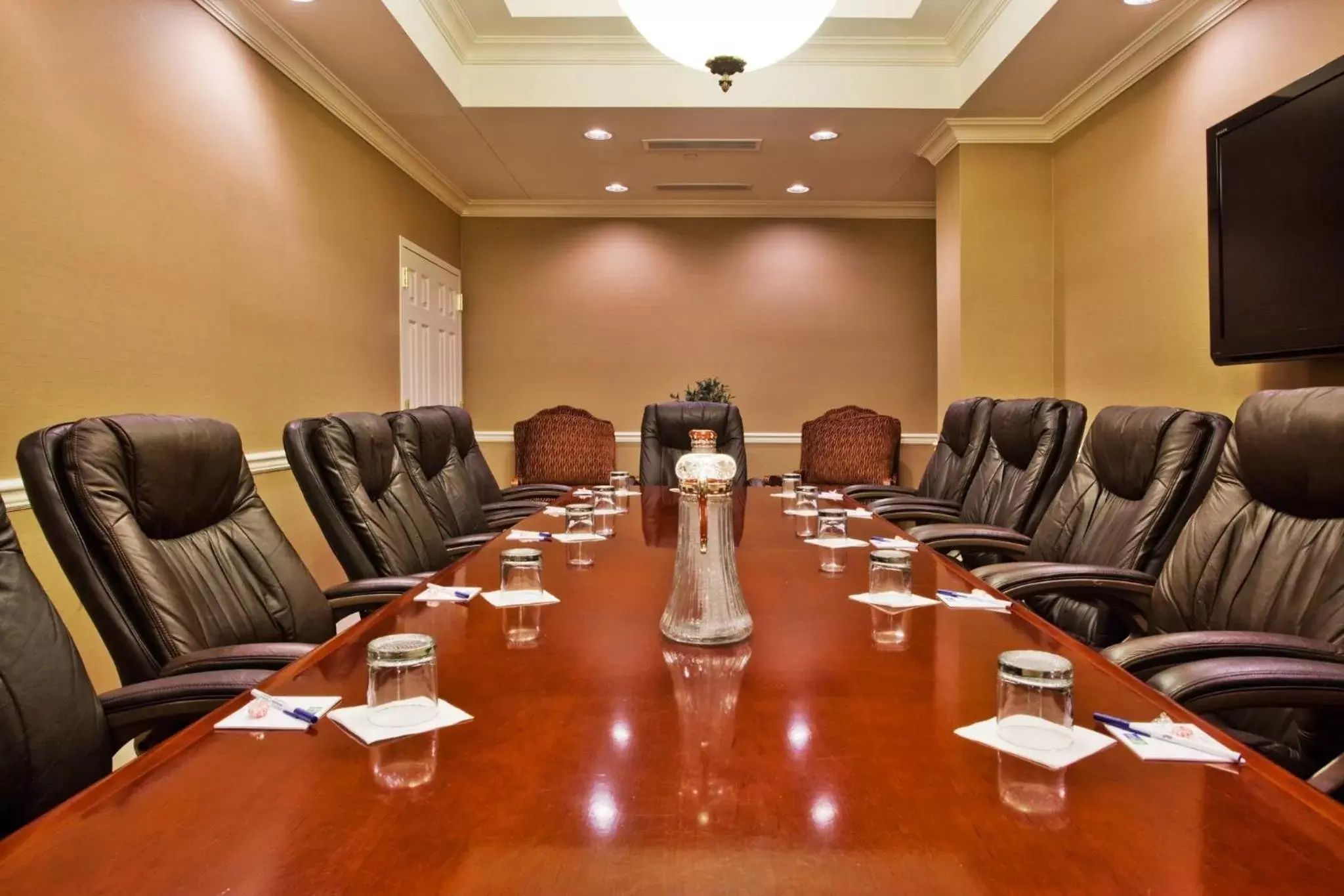 Meeting/conference room in Holiday Inn Express Savannah - Historic District, an IHG Hotel