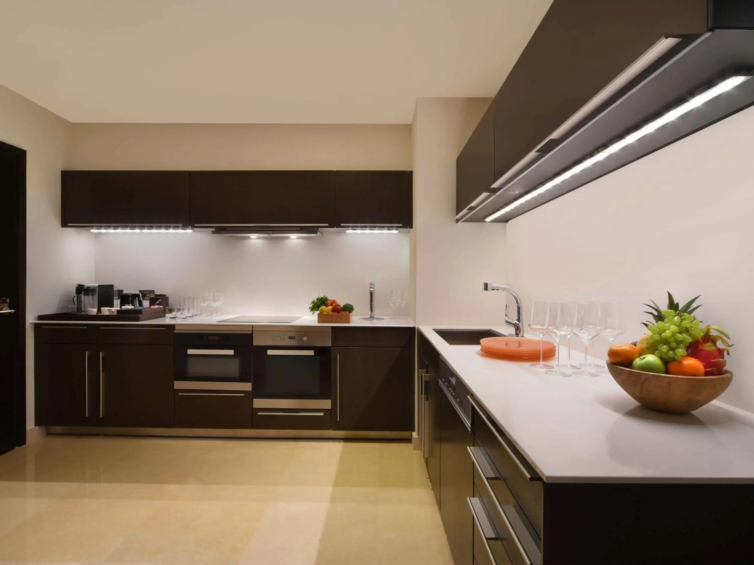 Photo of the whole room, Kitchen/Kitchenette in Alwadi Hotel Doha - MGallery