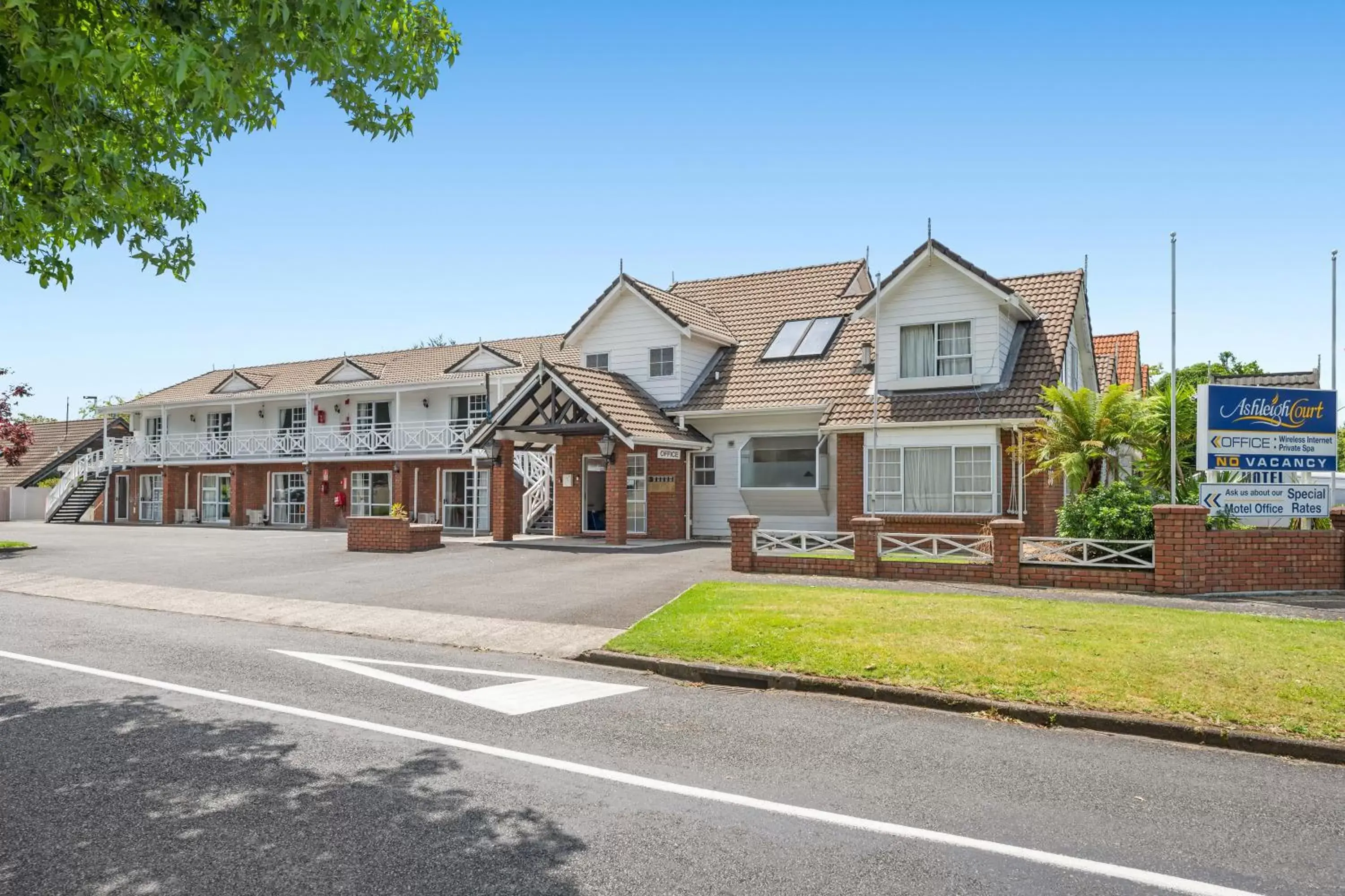 Street view, Property Building in Ashleigh Court Motel