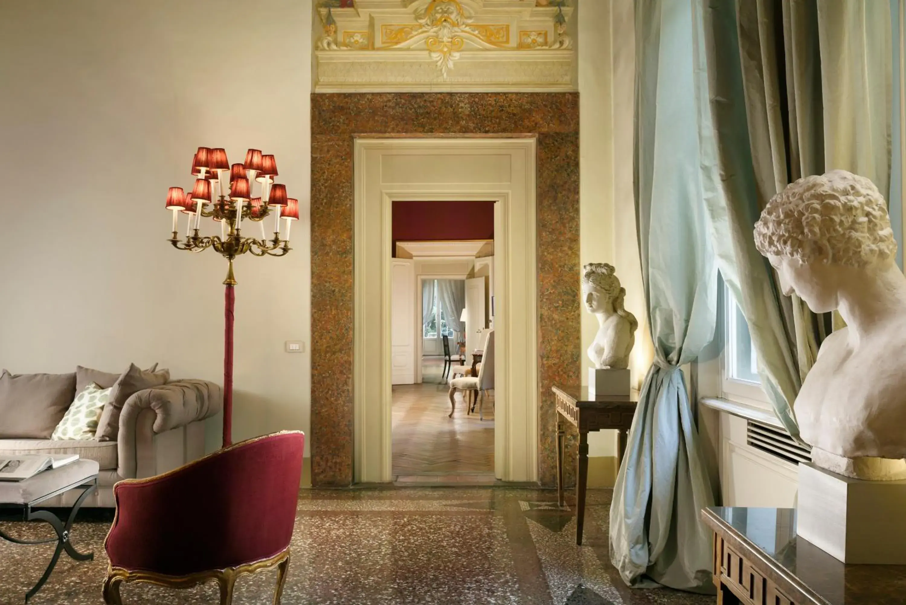 Communal lounge/ TV room in Al Palazzo del Marchese di Camugliano Residenza d'Epoca