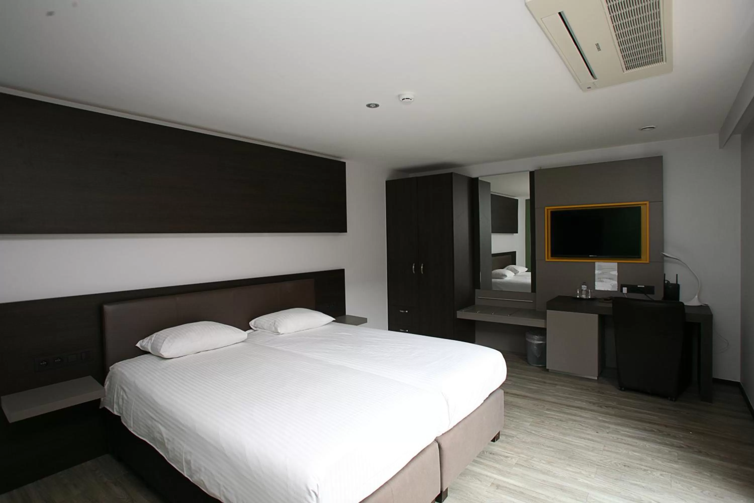 Bed in Hotel Au Prince Royal