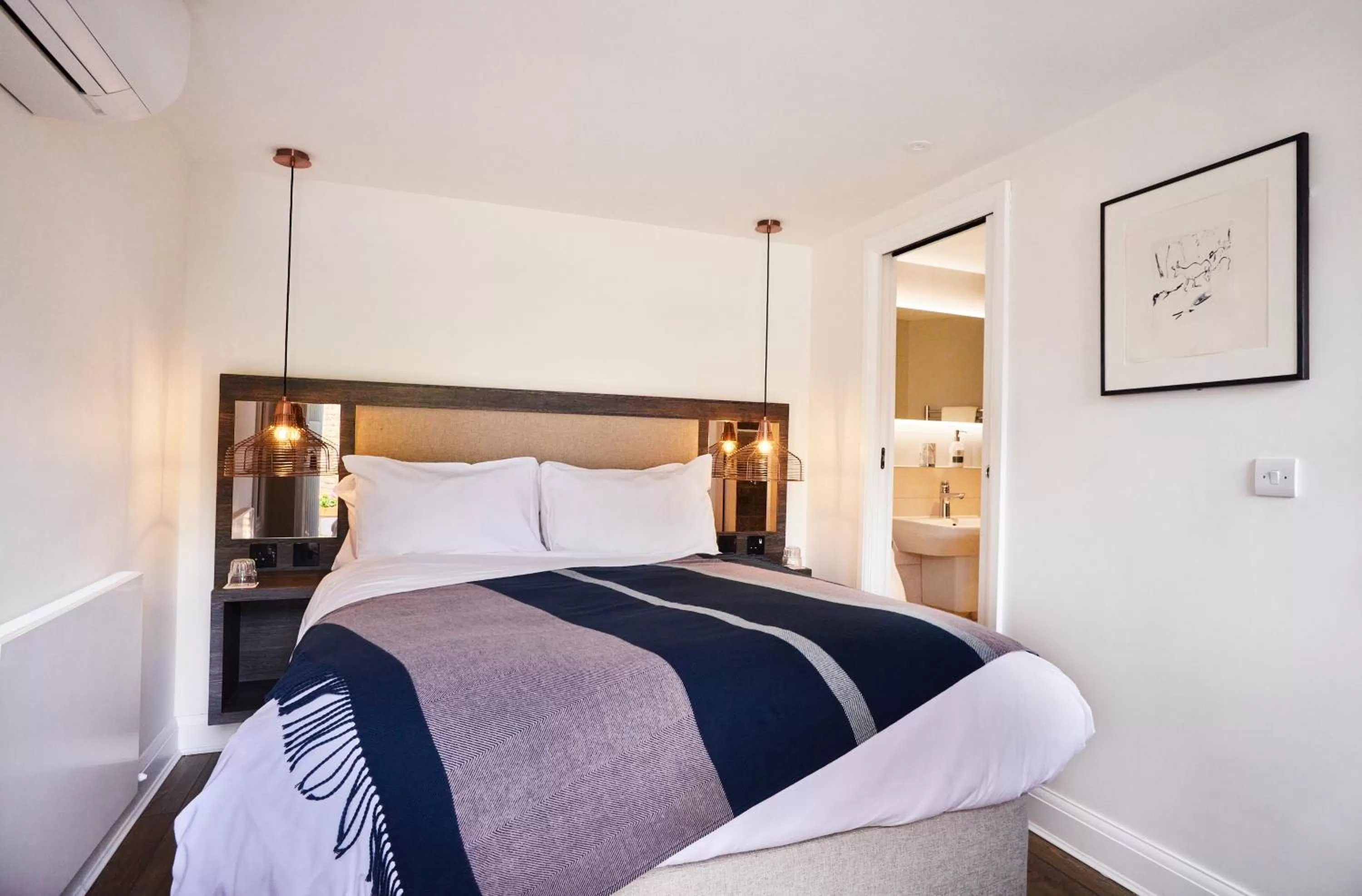 Bedroom, Bed in José Pizarro The Swan Inn