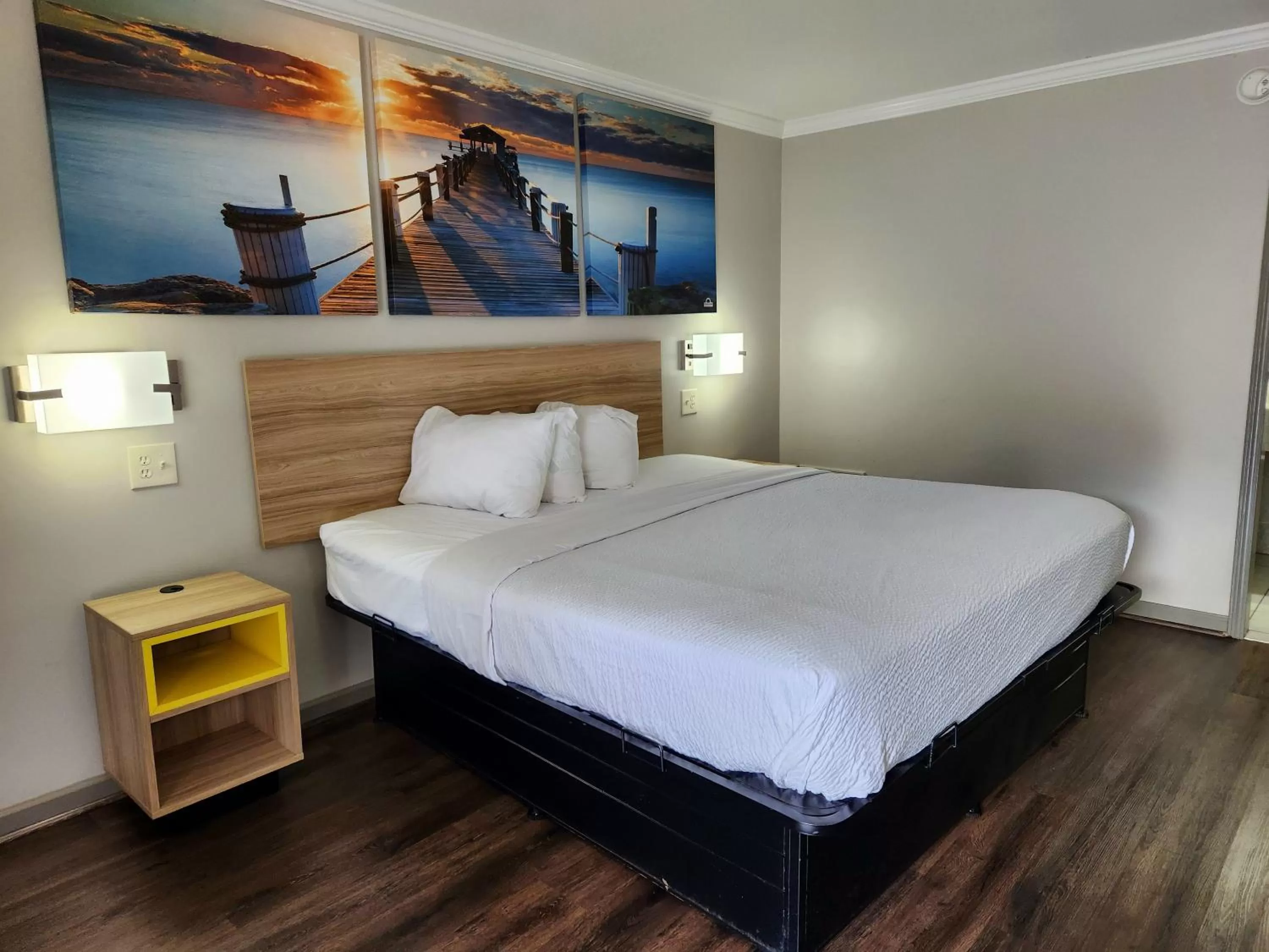 Bedroom, Bed in Days Inn by Wyndham Slidell