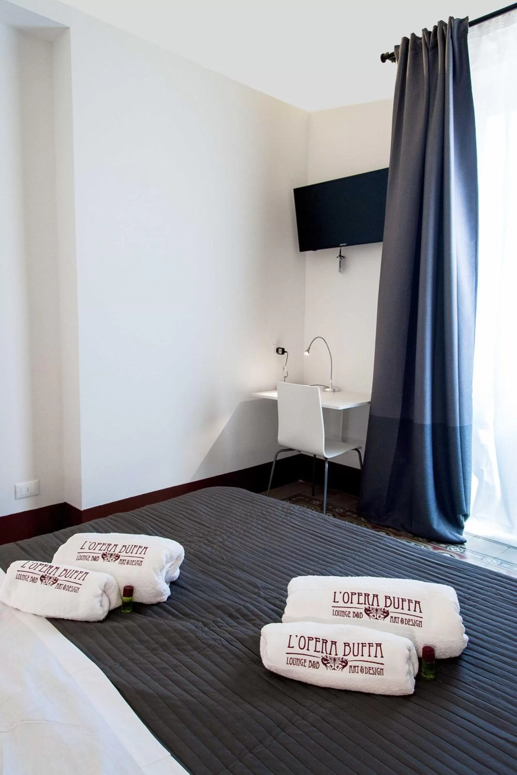 Bed in L'Opera Buffa