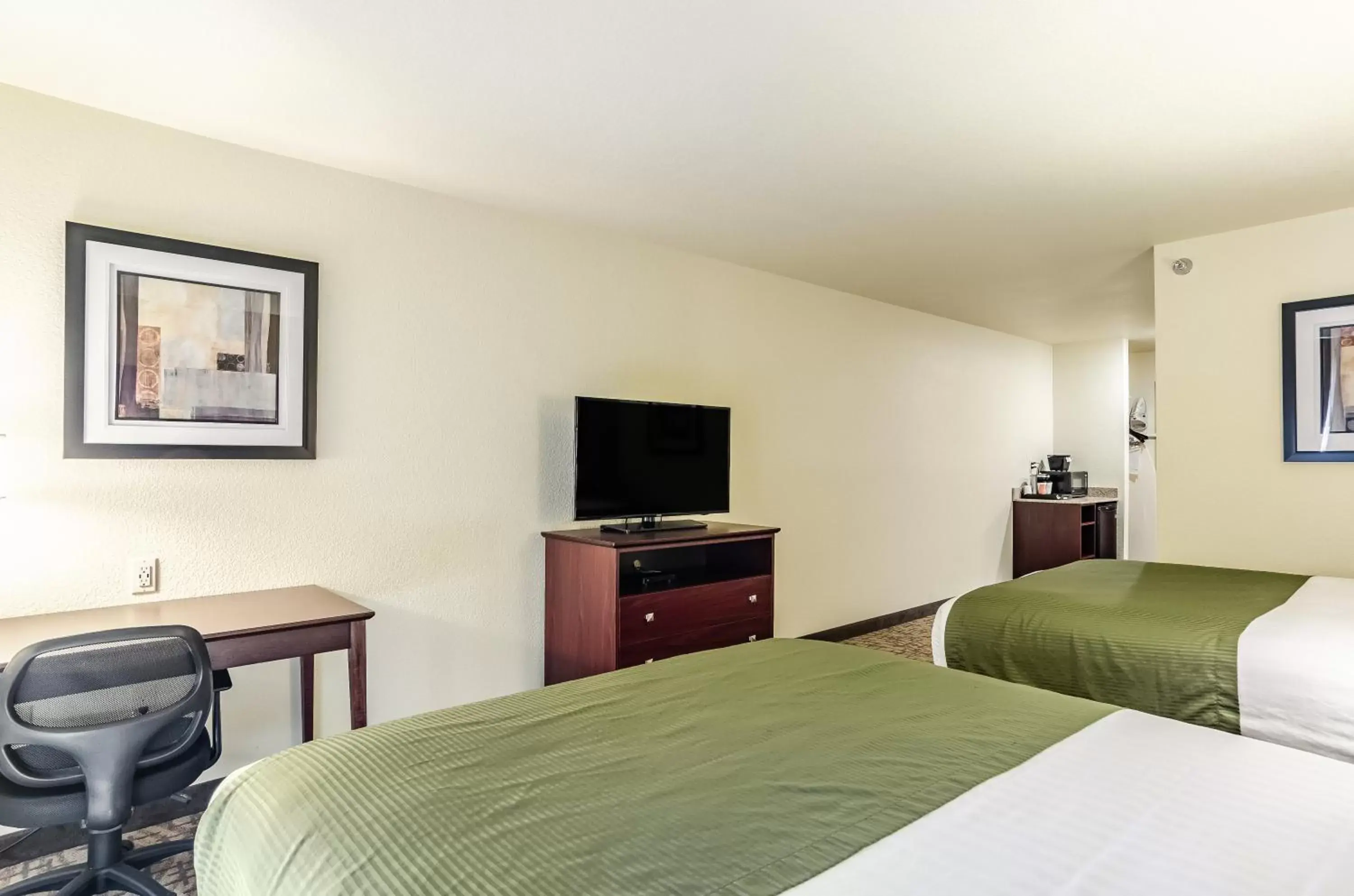 Bed in Cobblestone Hotel & Suites - Gering/Scottsbluff