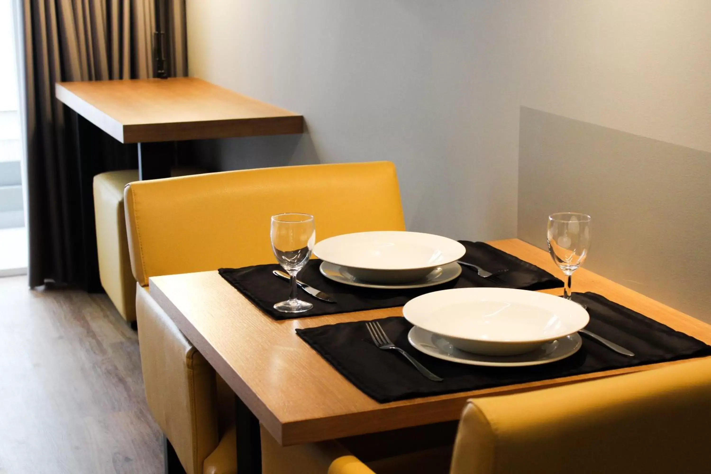 Photo of the whole room, Dining Area in Apartamentos Turisticos Paraiso