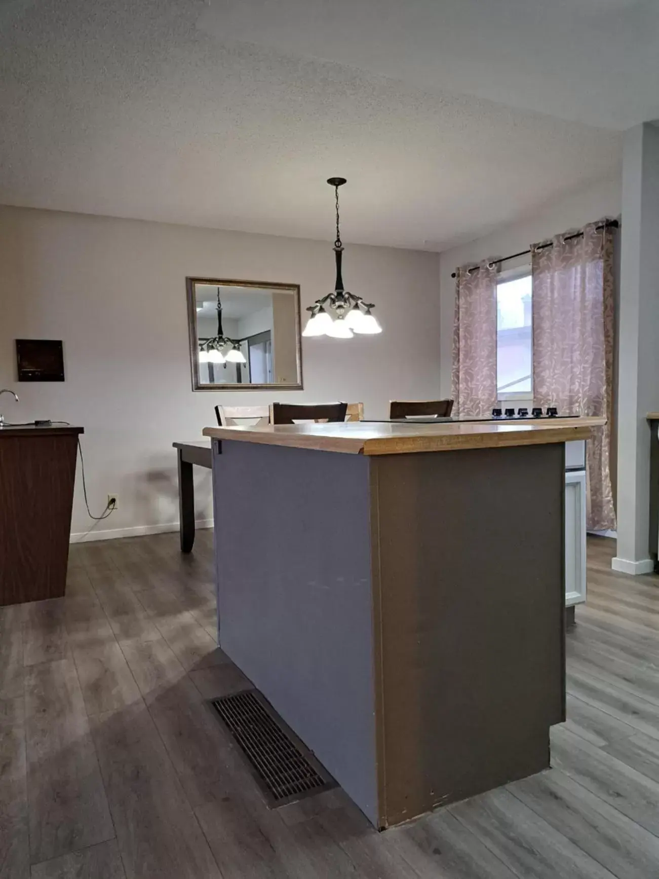 Dining area, Kitchen/Kitchenette in Richter Pass Beach Resort