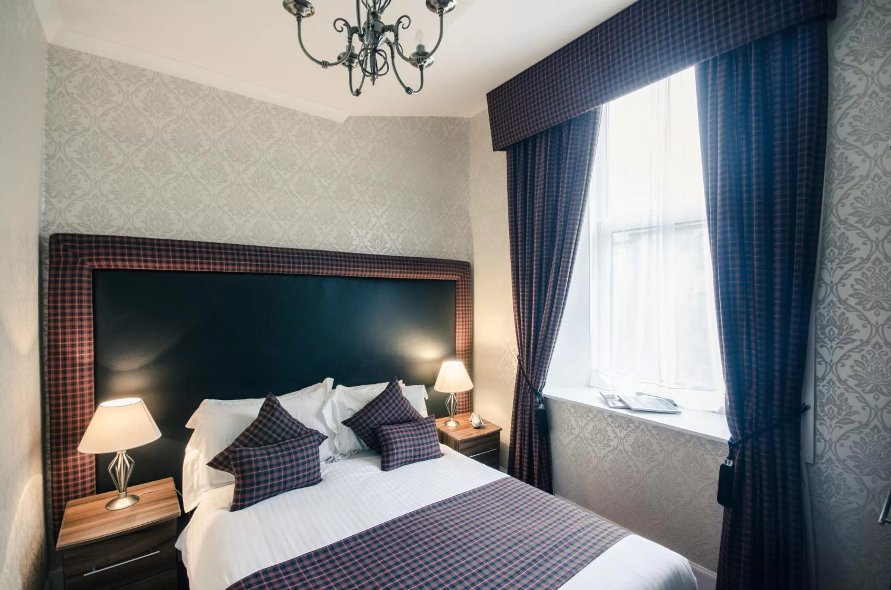 Bedroom, Bed in Argyll Hotel