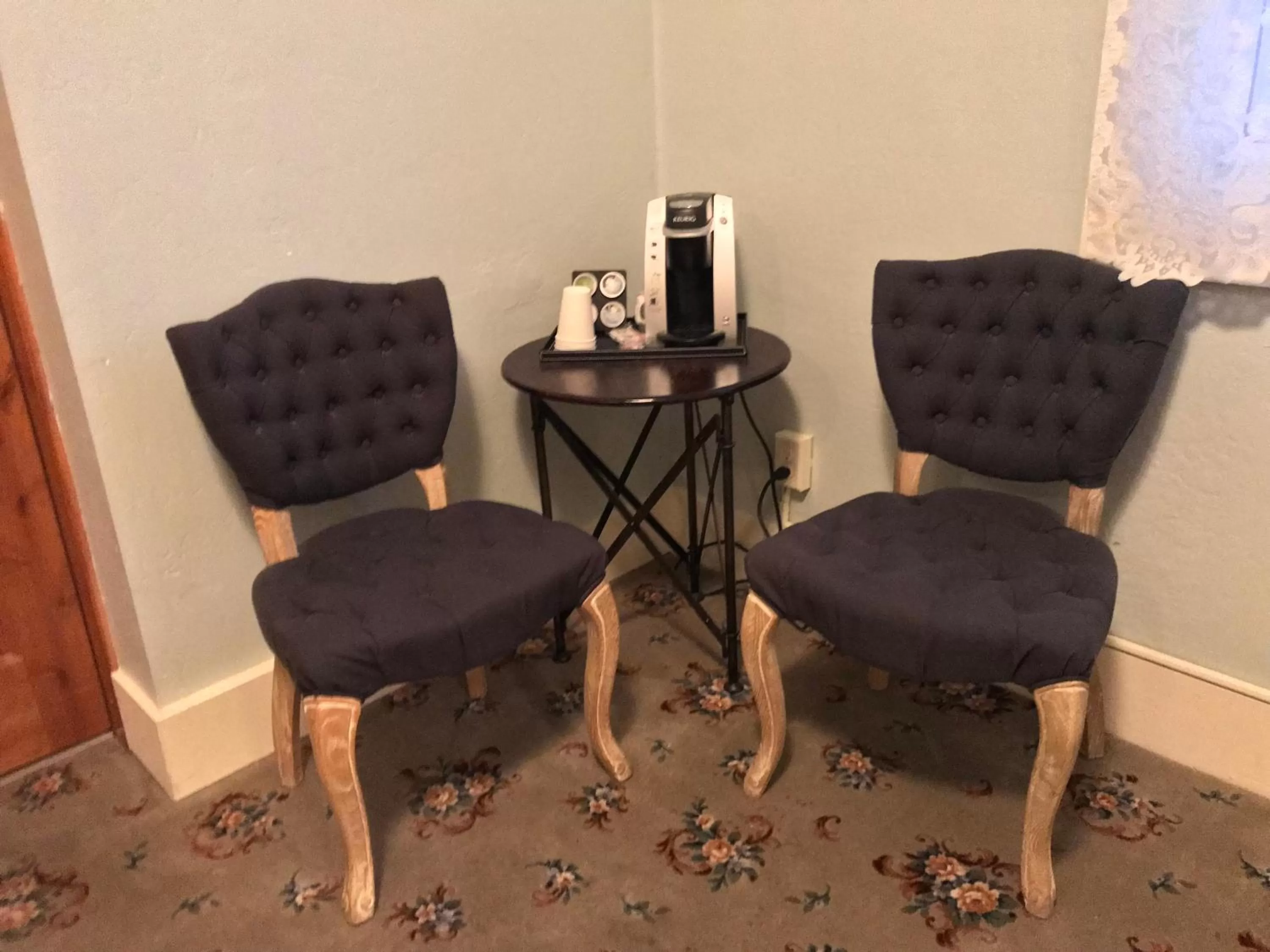 Coffee/tea facilities in Hotel Sutter