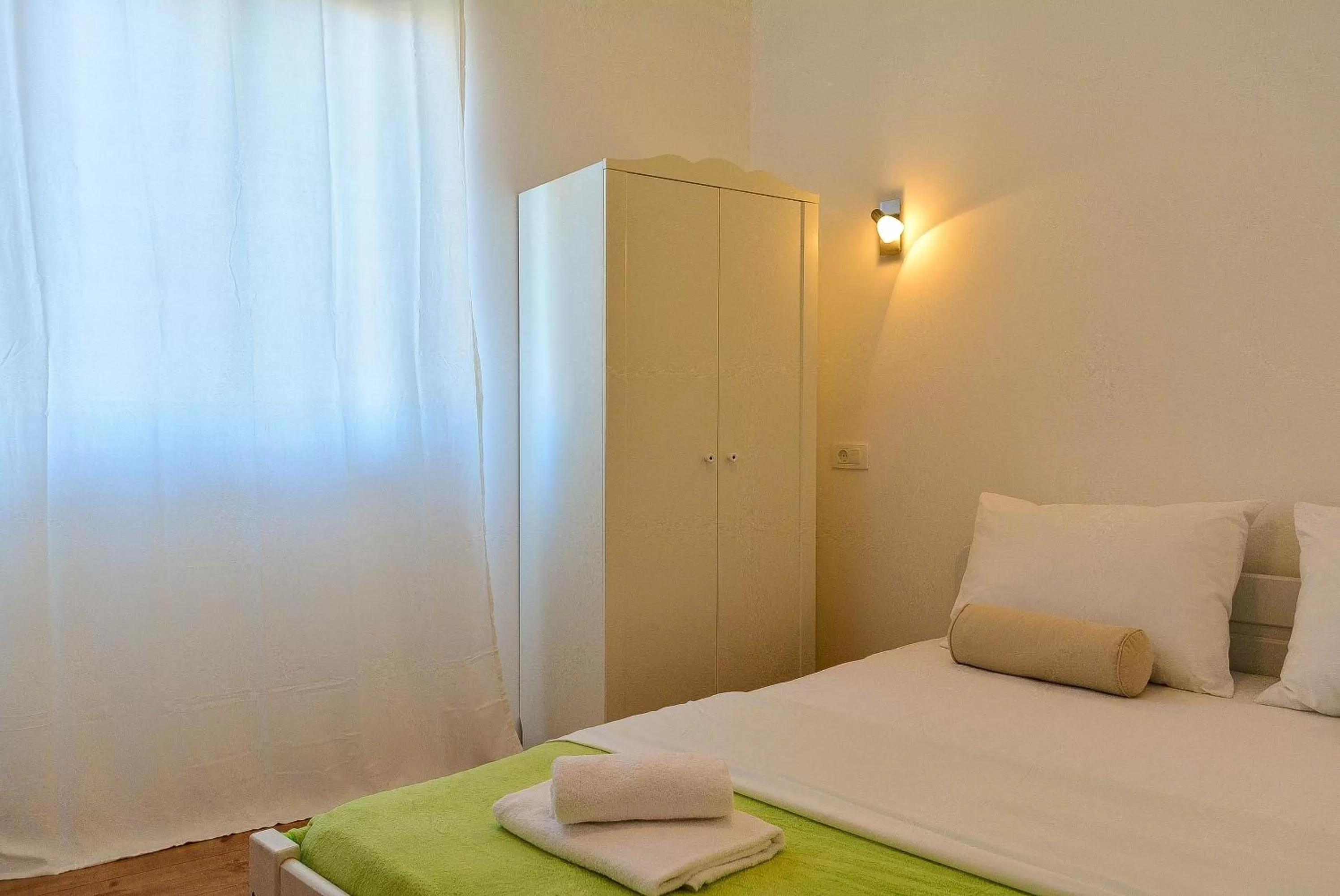 Photo of the whole room, Bed in Golden B&B