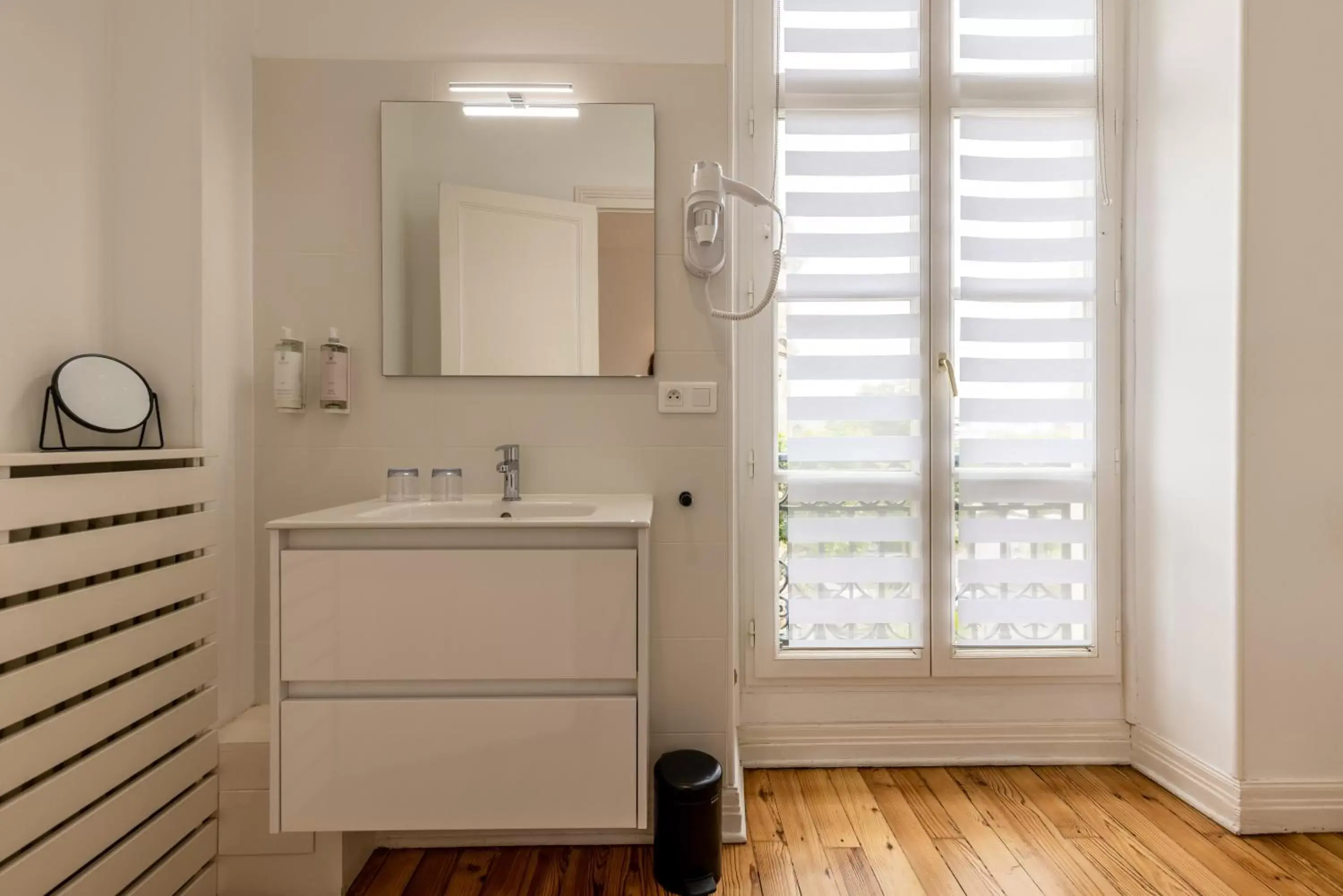 Bathroom in Hôtel & Espace Bien-être La Maison du Lierre