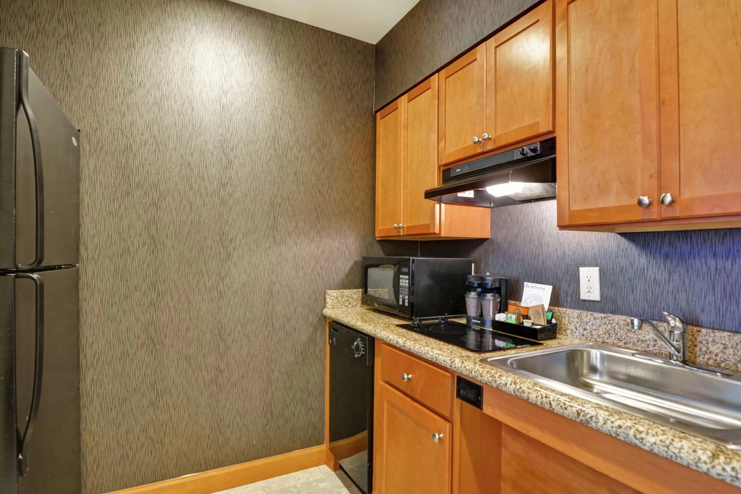 Kitchen or kitchenette in Homewood Suites Mobile East Bay/Daphne