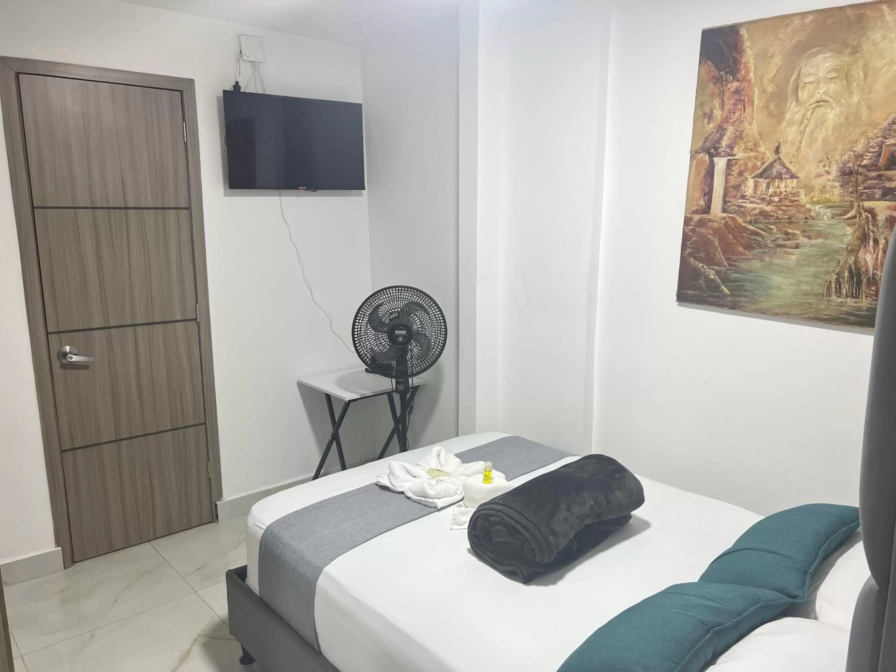 Photo of the whole room, Bed in La Forêt de Café Hotel