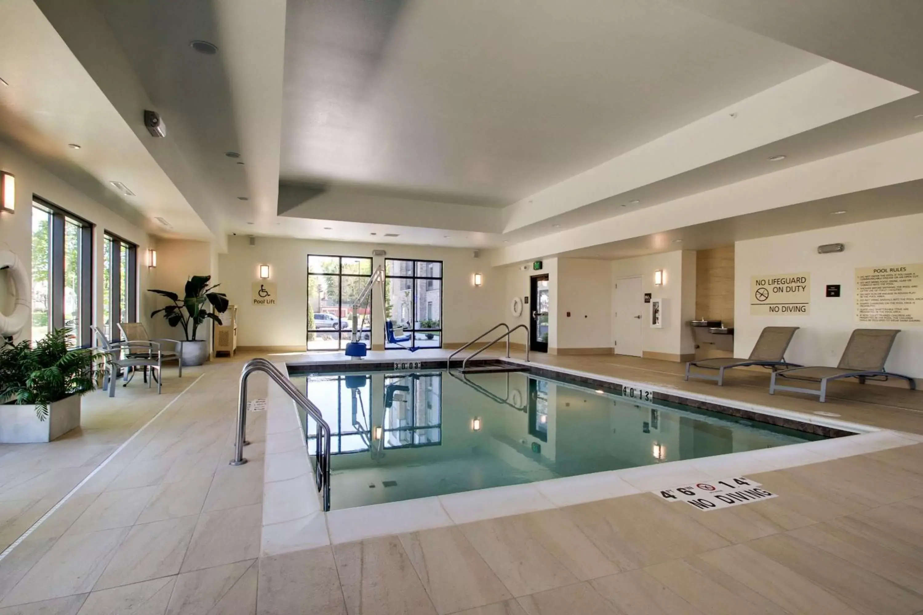 Swimming Pool in Hampton Inn & Suites Milwaukee West