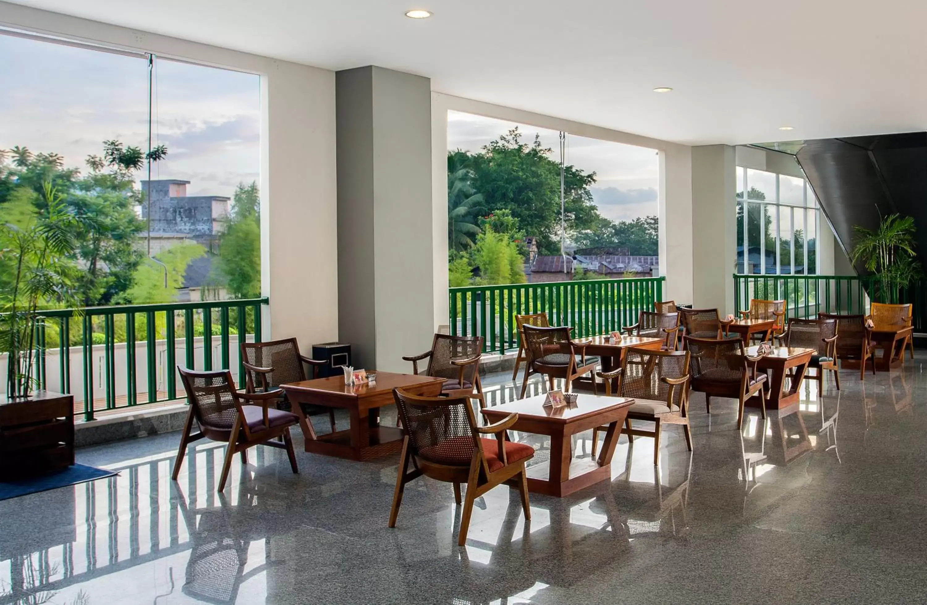 Seating area, Restaurant/Places to Eat in Swiss-Belhotel Pangkalpinang