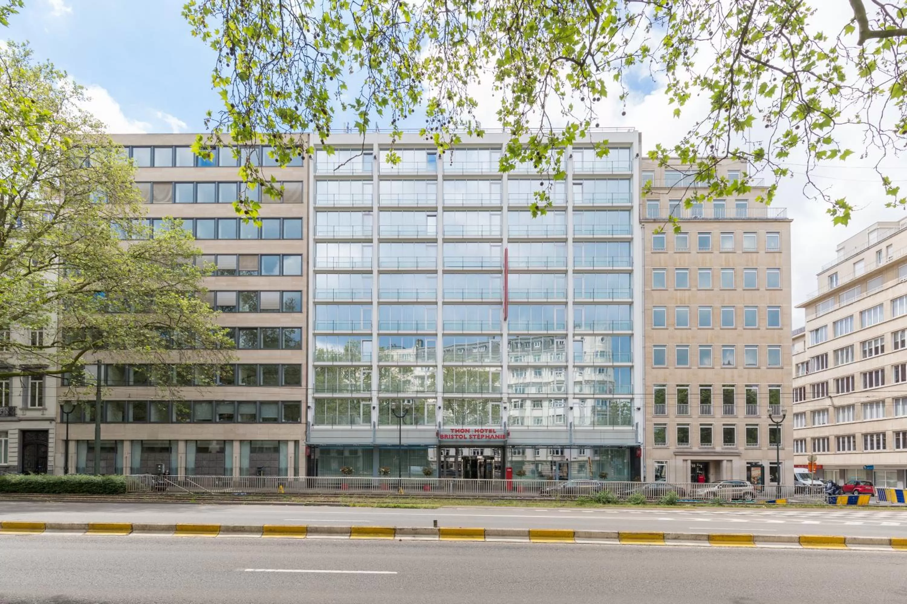 Facade/entrance in Thon Hotel Bristol Stephanie