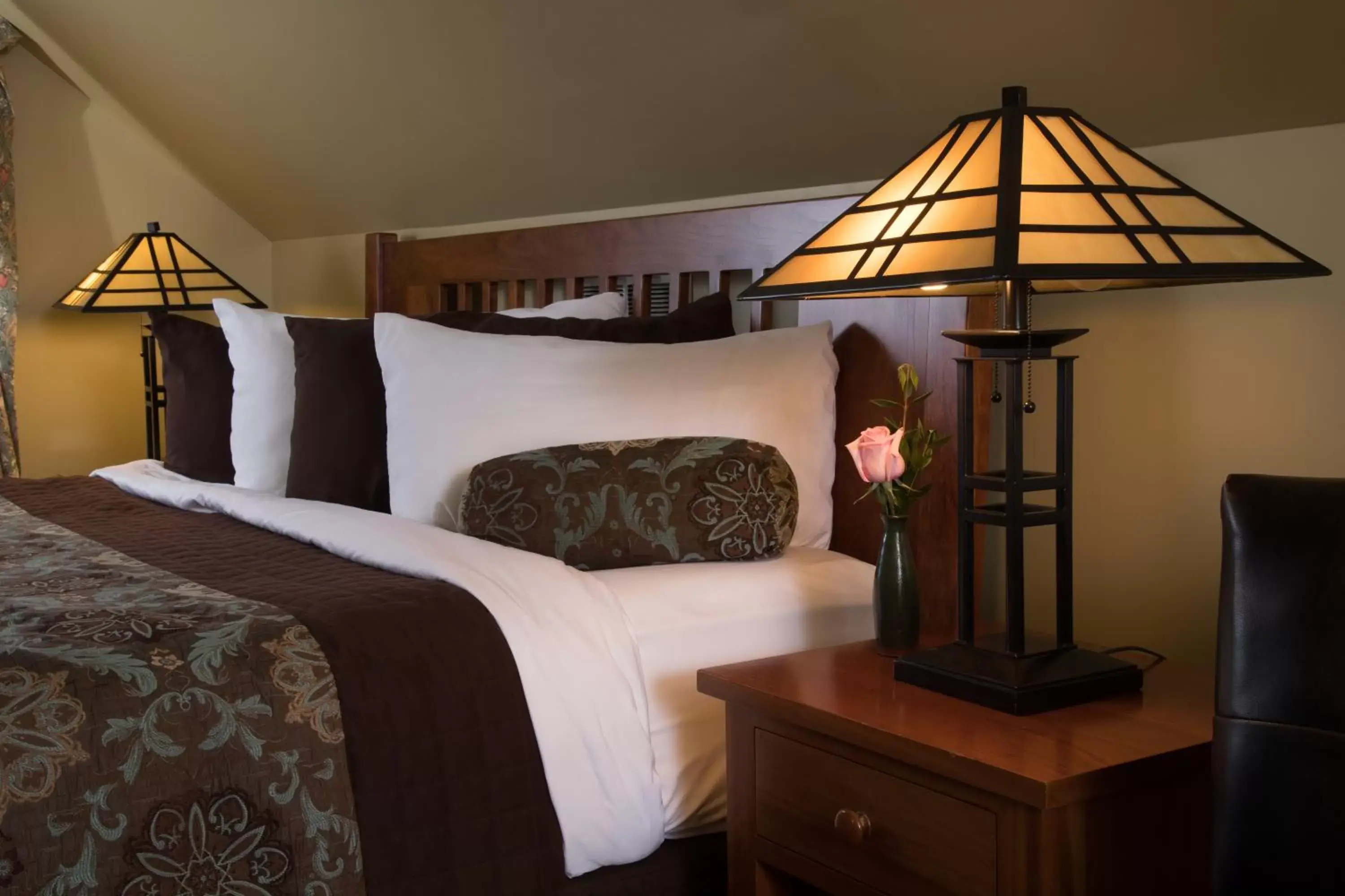 Bed in Lake Pointe Inn Bed in Lake Pointe Inn