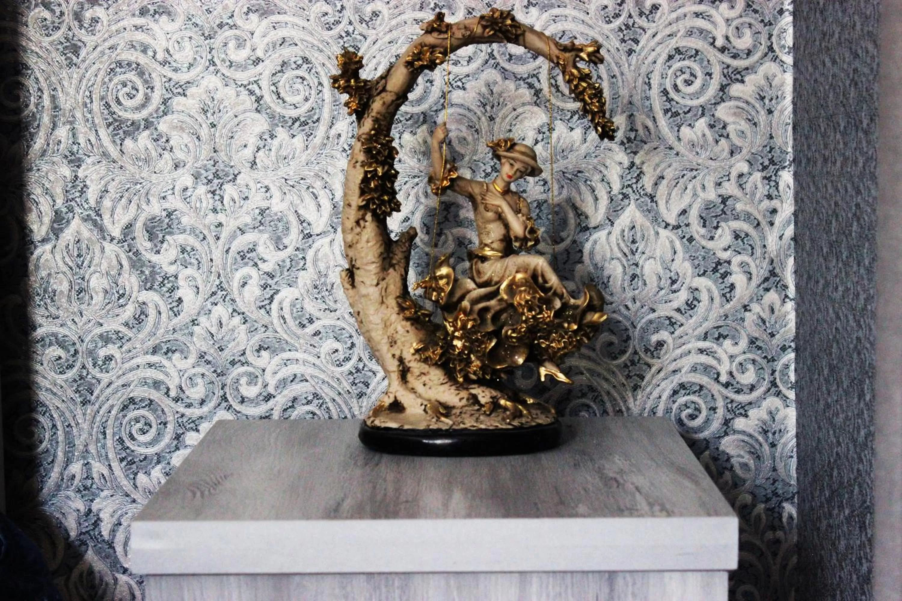 Decorative detail in Golden Way