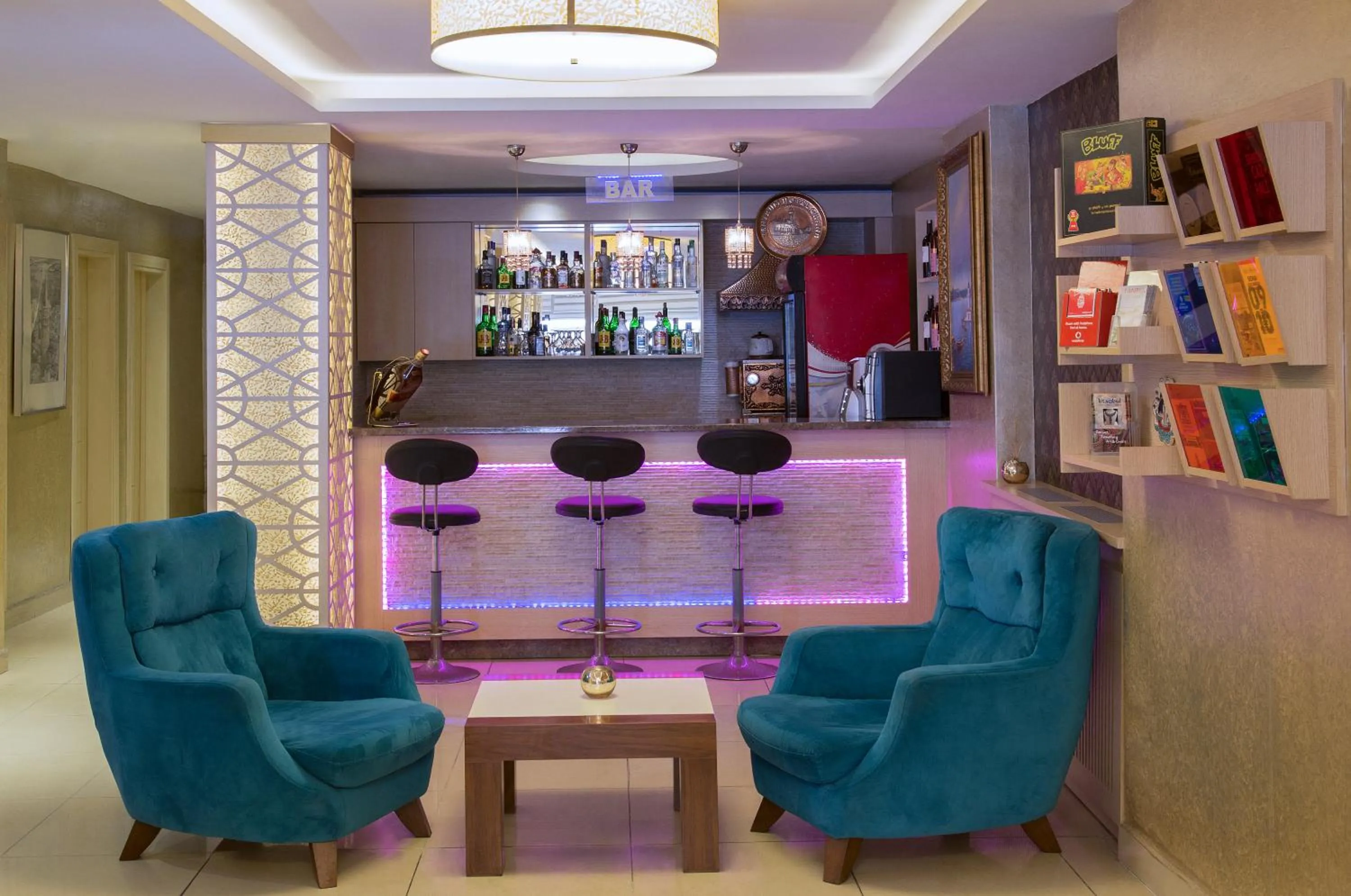 Lounge or bar in GRAND ZENTRUM HOTEL & CAFE RESTAURANT - Taksim Square
