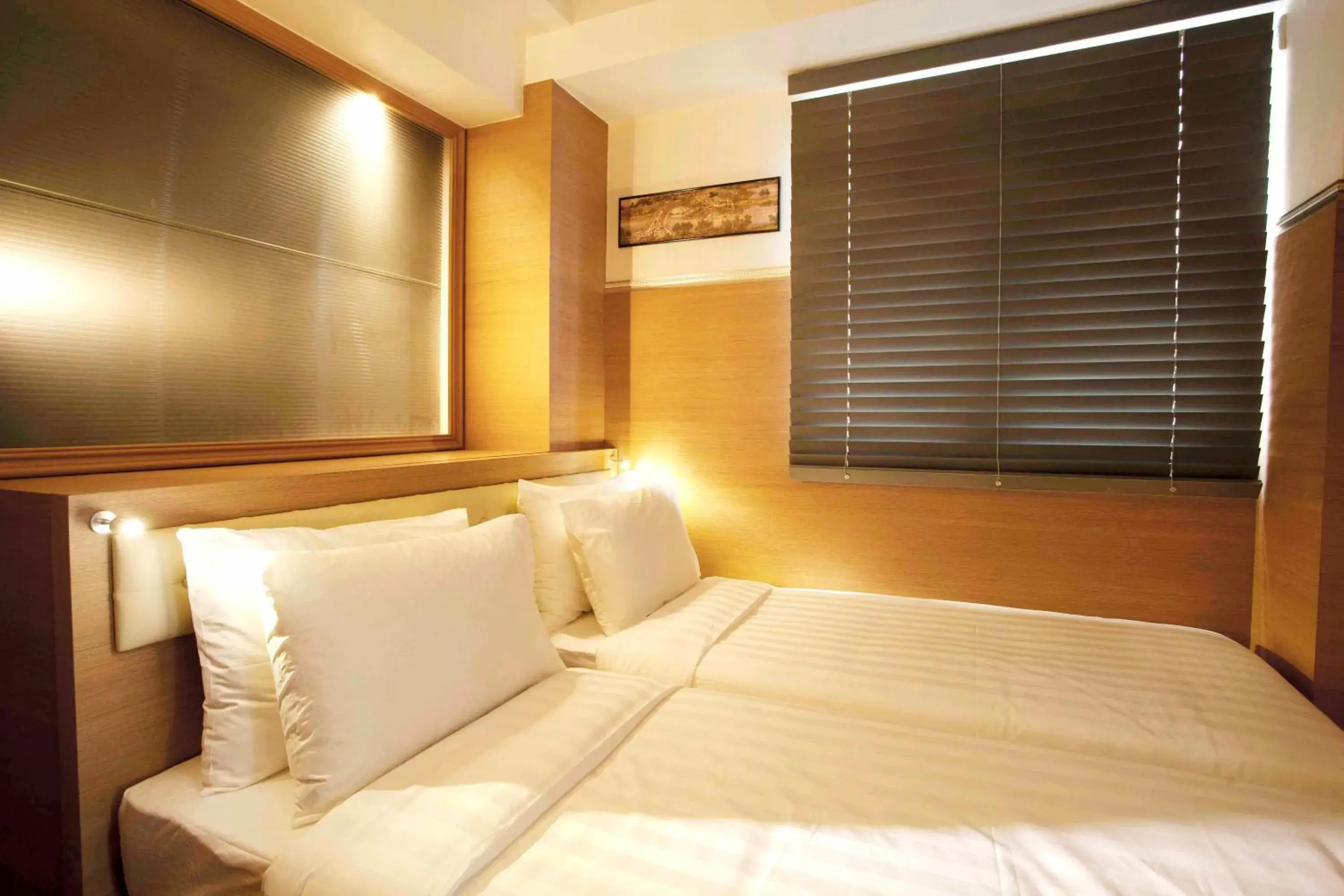 Photo of the whole room, Bed in Bridal Tea House Hotel Ap Lei Chau Main Street
