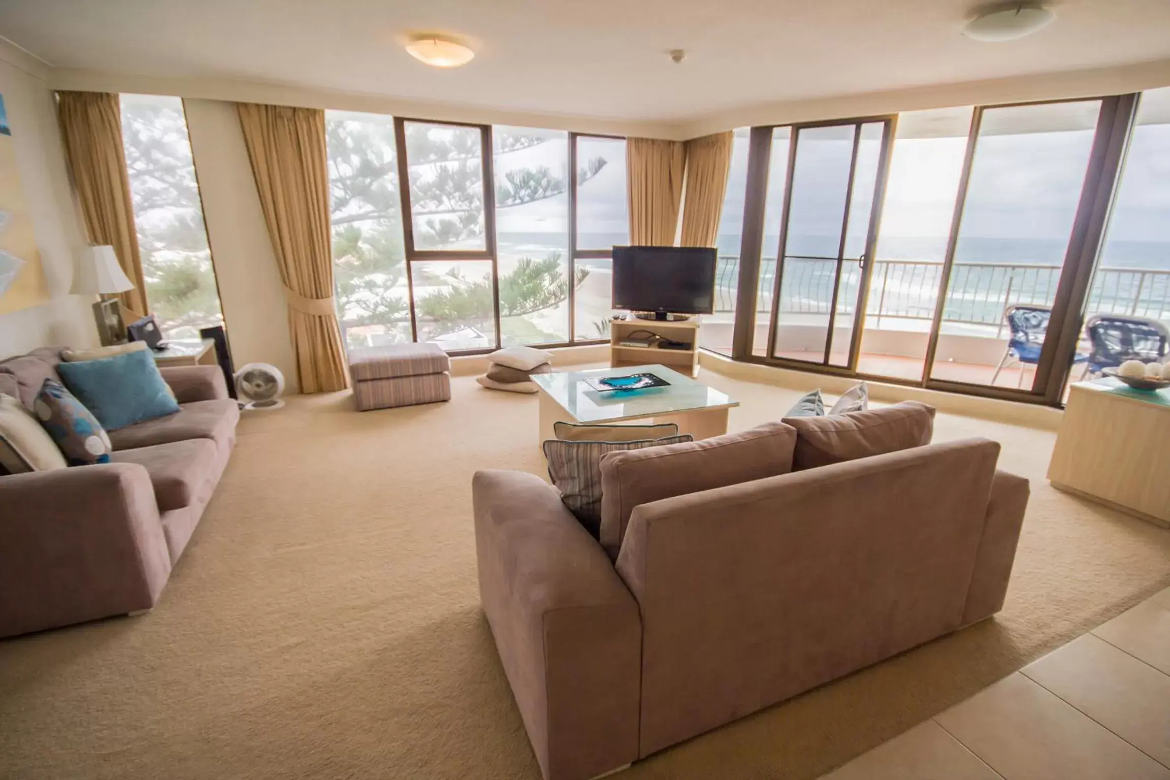 Living room, Seating Area in Albatross North Apartments