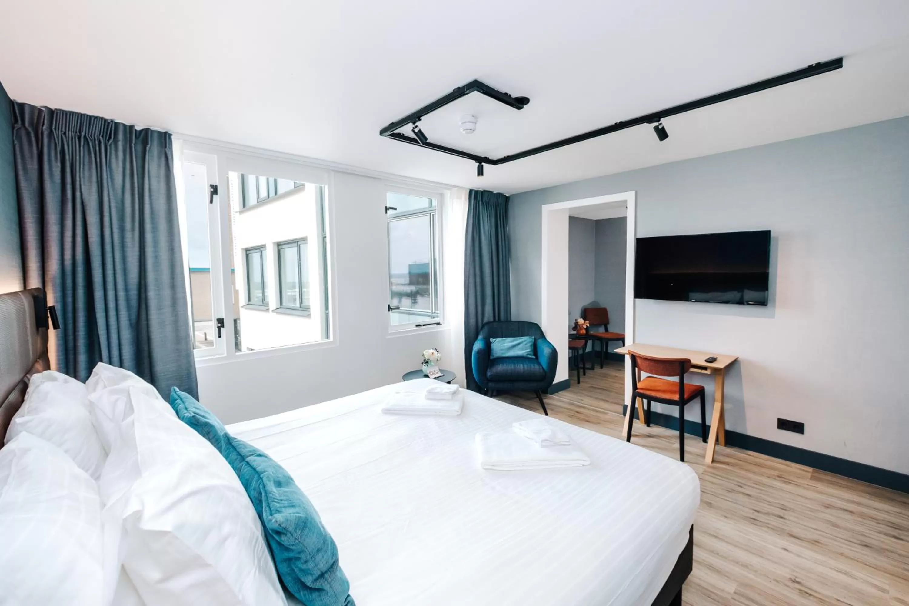 Bed in Amsterdam Beach Hotel