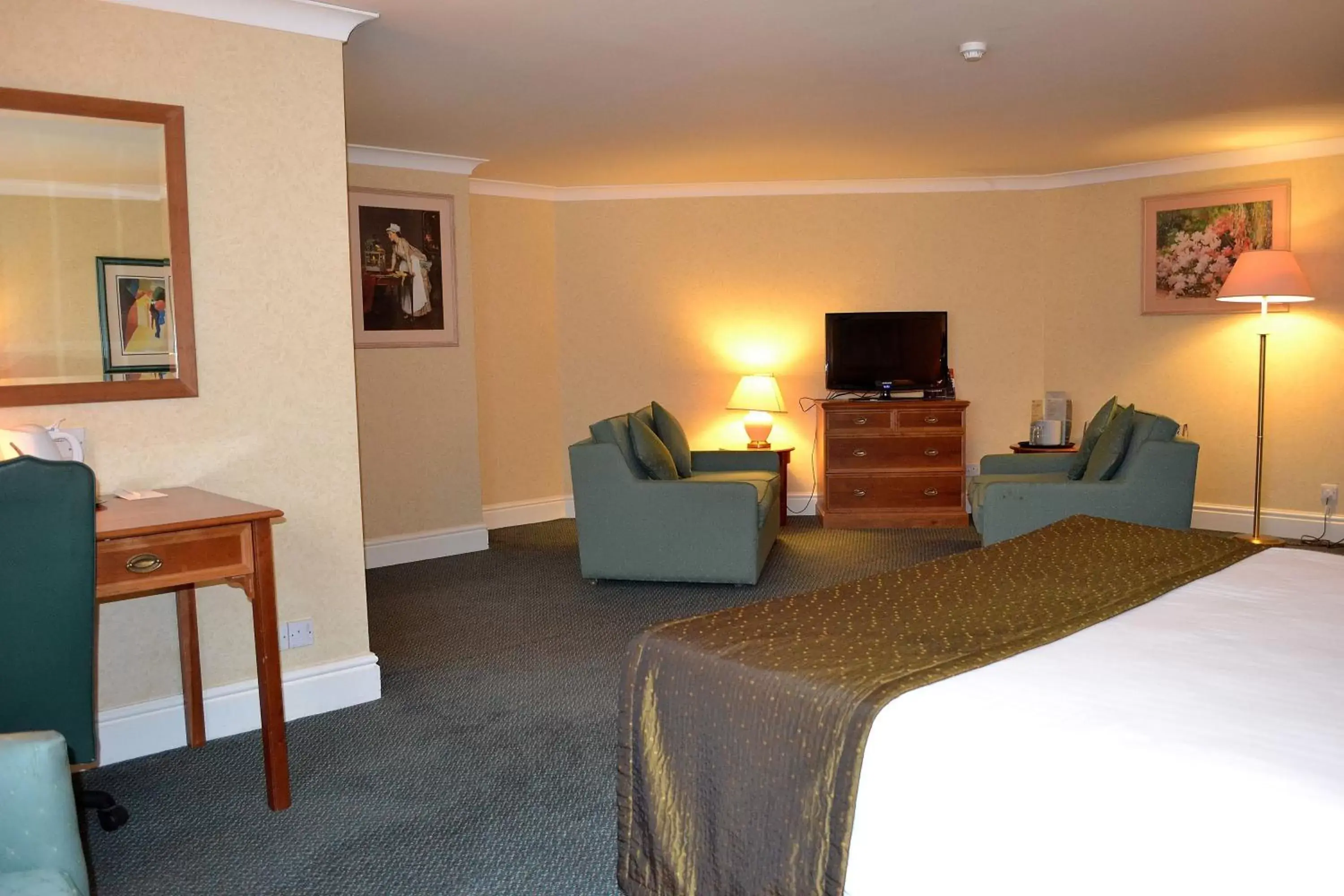 Photo of the whole room, Seating Area in Citrus Hotel Coventry South by Compass Hospitality