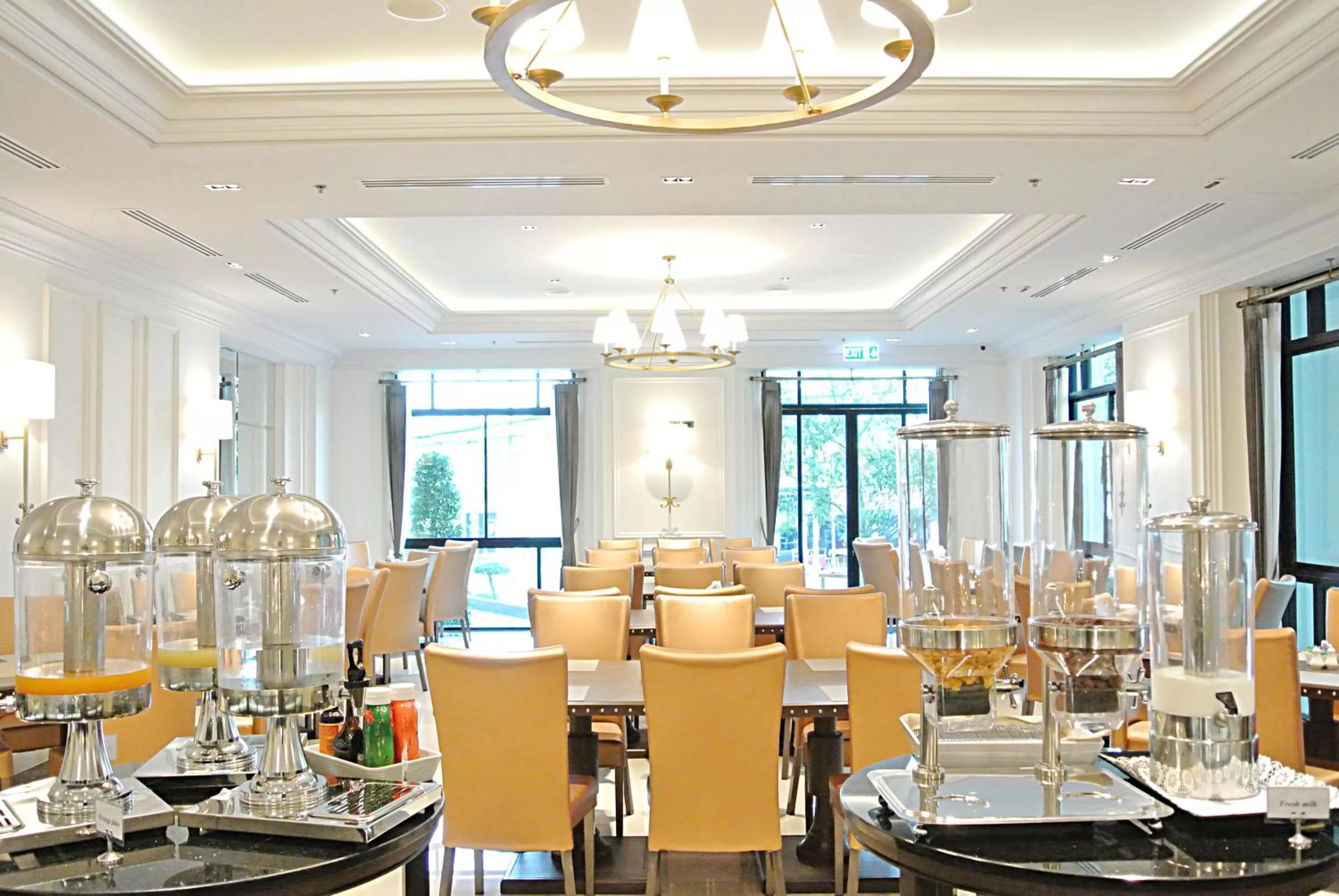 Restaurant/places to eat in SN Plus Hotel - SHA Plus