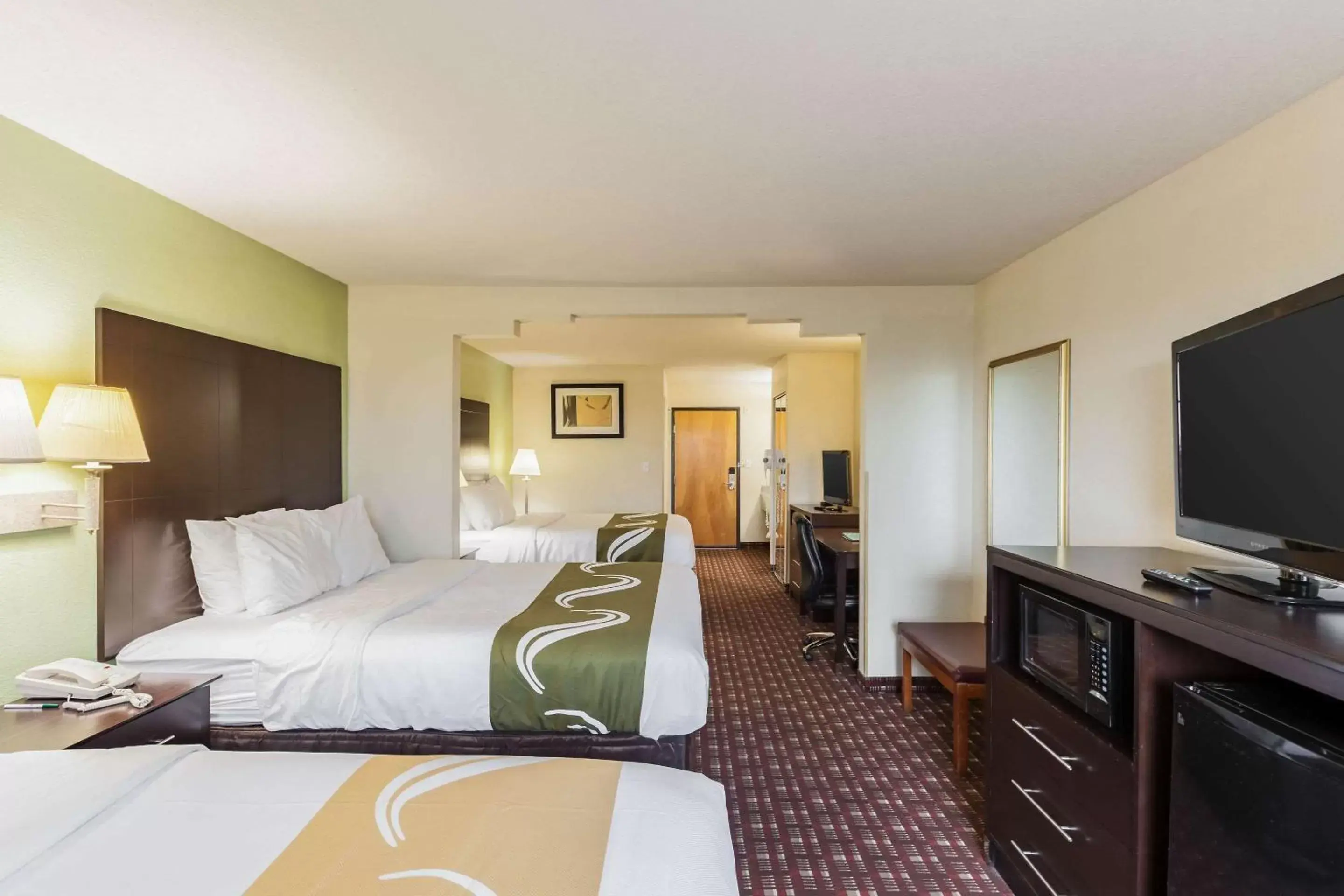 Photo of the whole room, Bed in Quality Inn Near Seaworld - Lackland