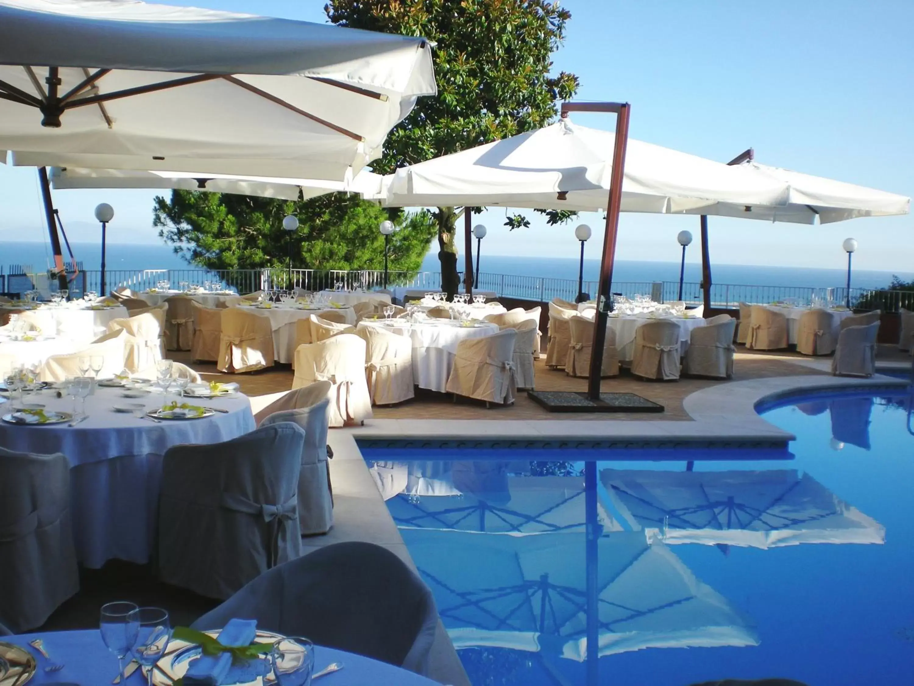 Solarium, Swimming Pool in Hotel Villa Poseidon & Events