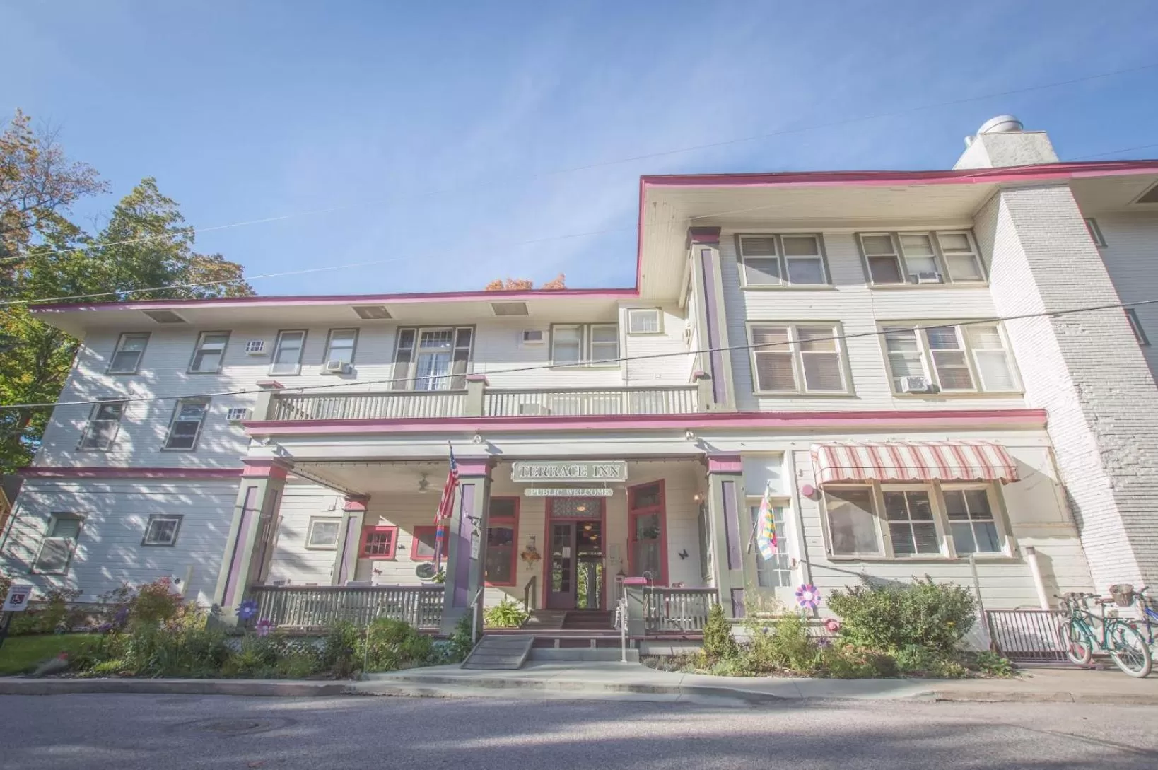 Property building in Terrace Inn and 1911 Restaurant