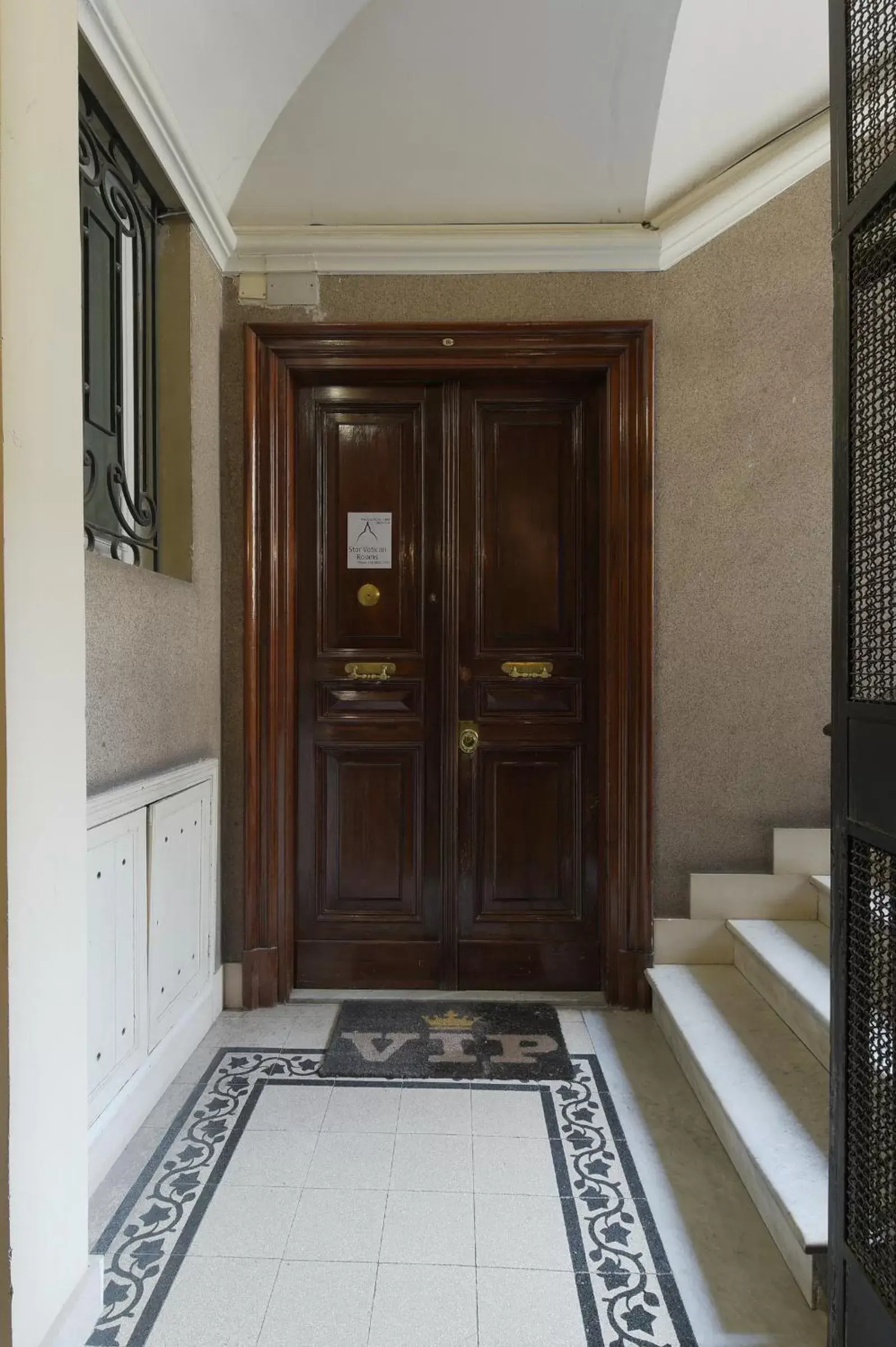 Facade/entrance in Star Vatican Rooms