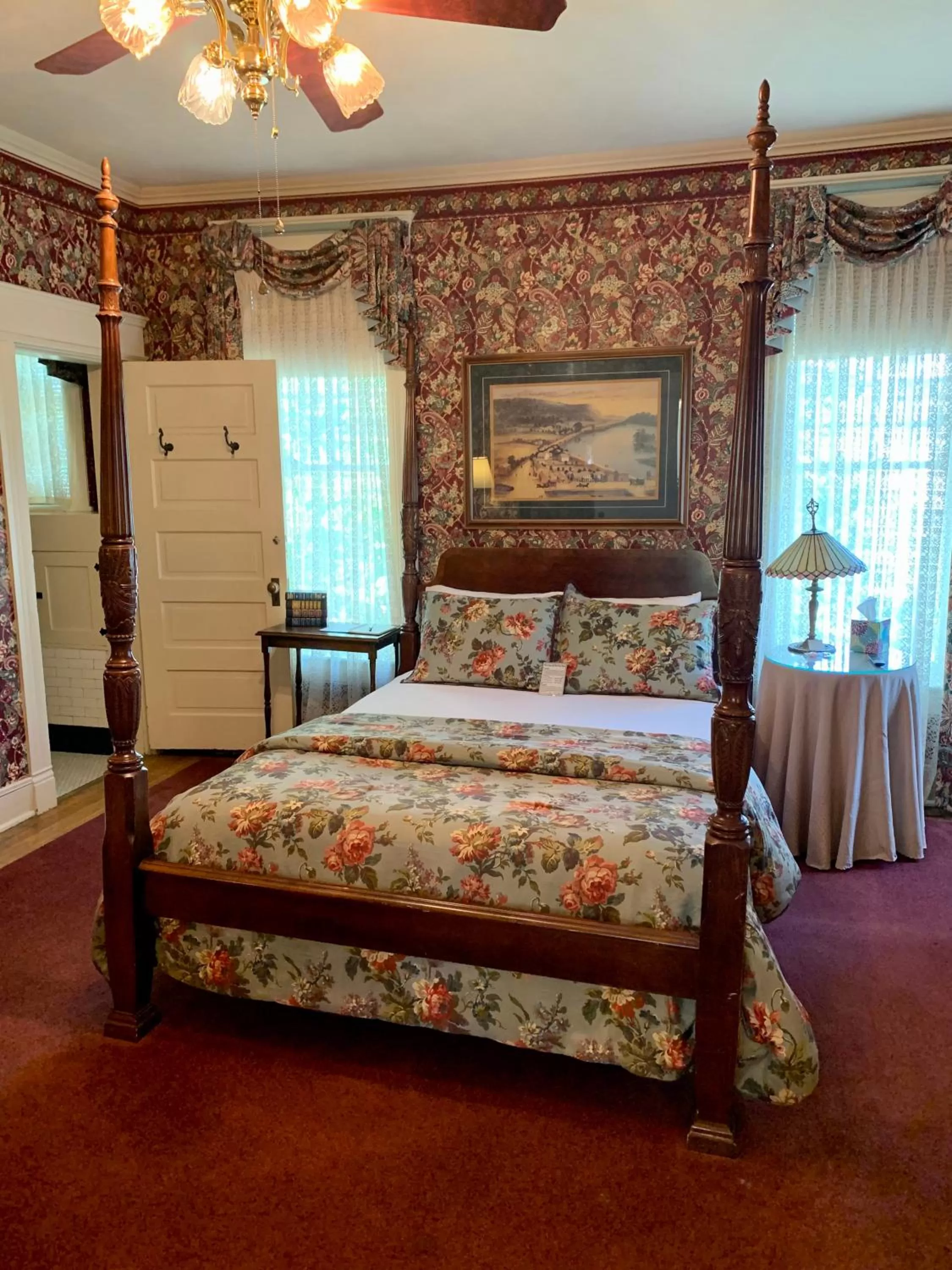 Bed in Walnut Street Inn