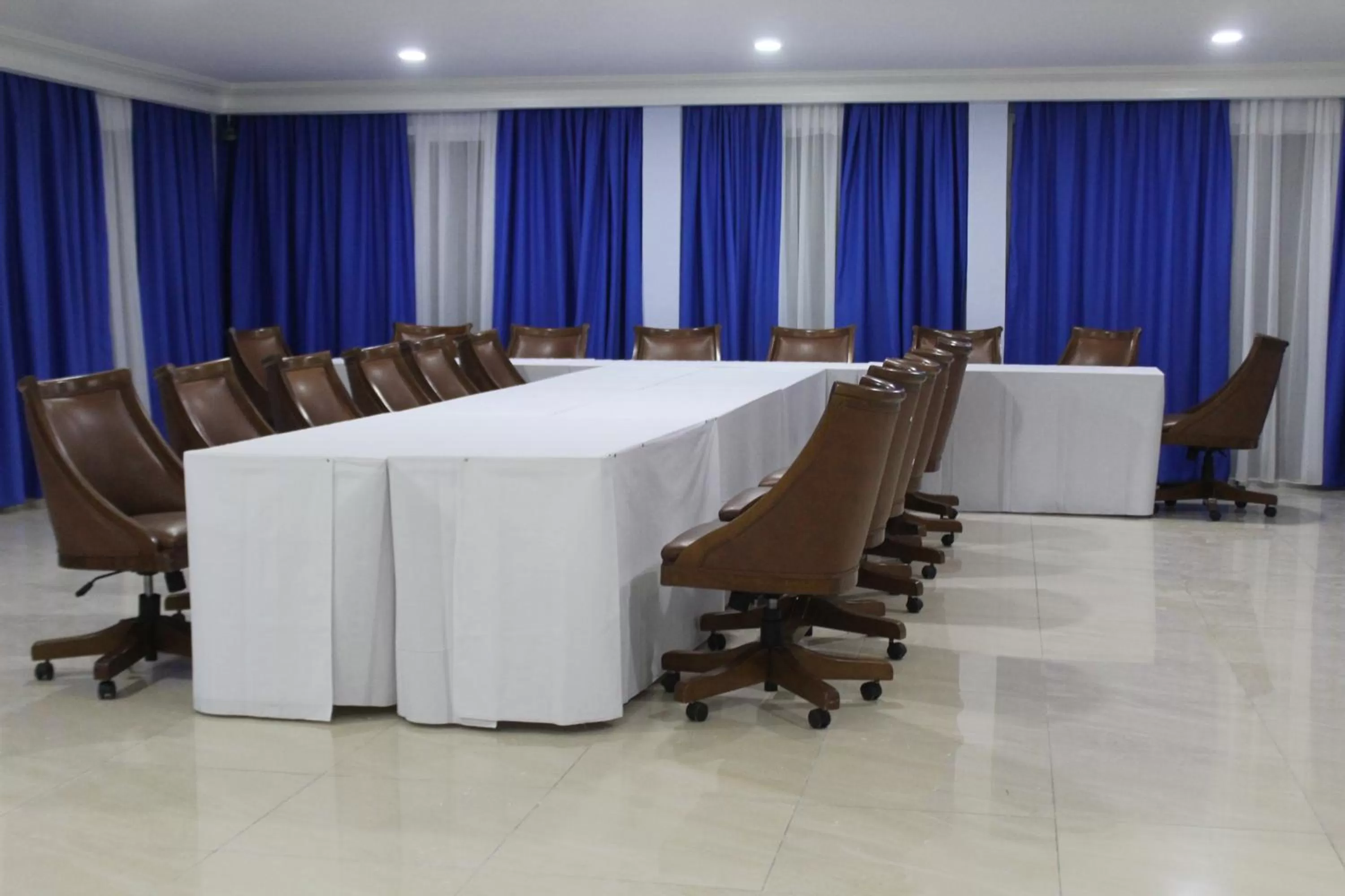 Business facilities in Hotel Le Marly