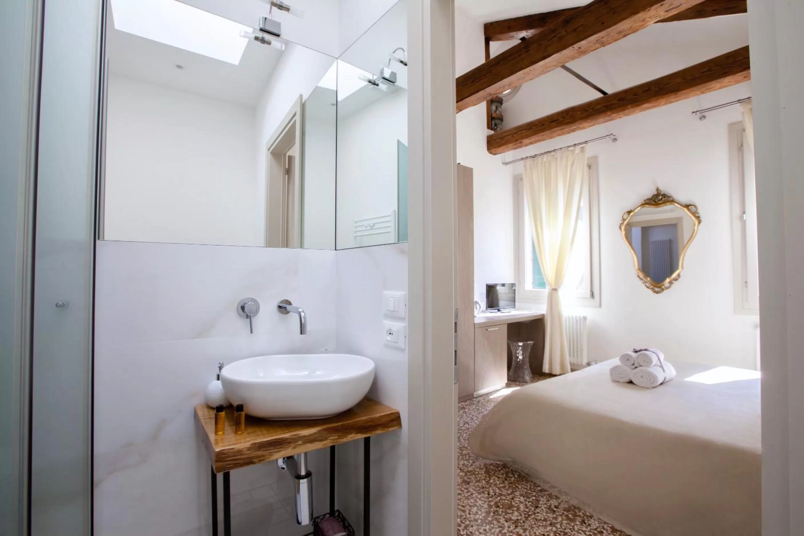 Bathroom, Bed in B&B Al Pozzo di Luce