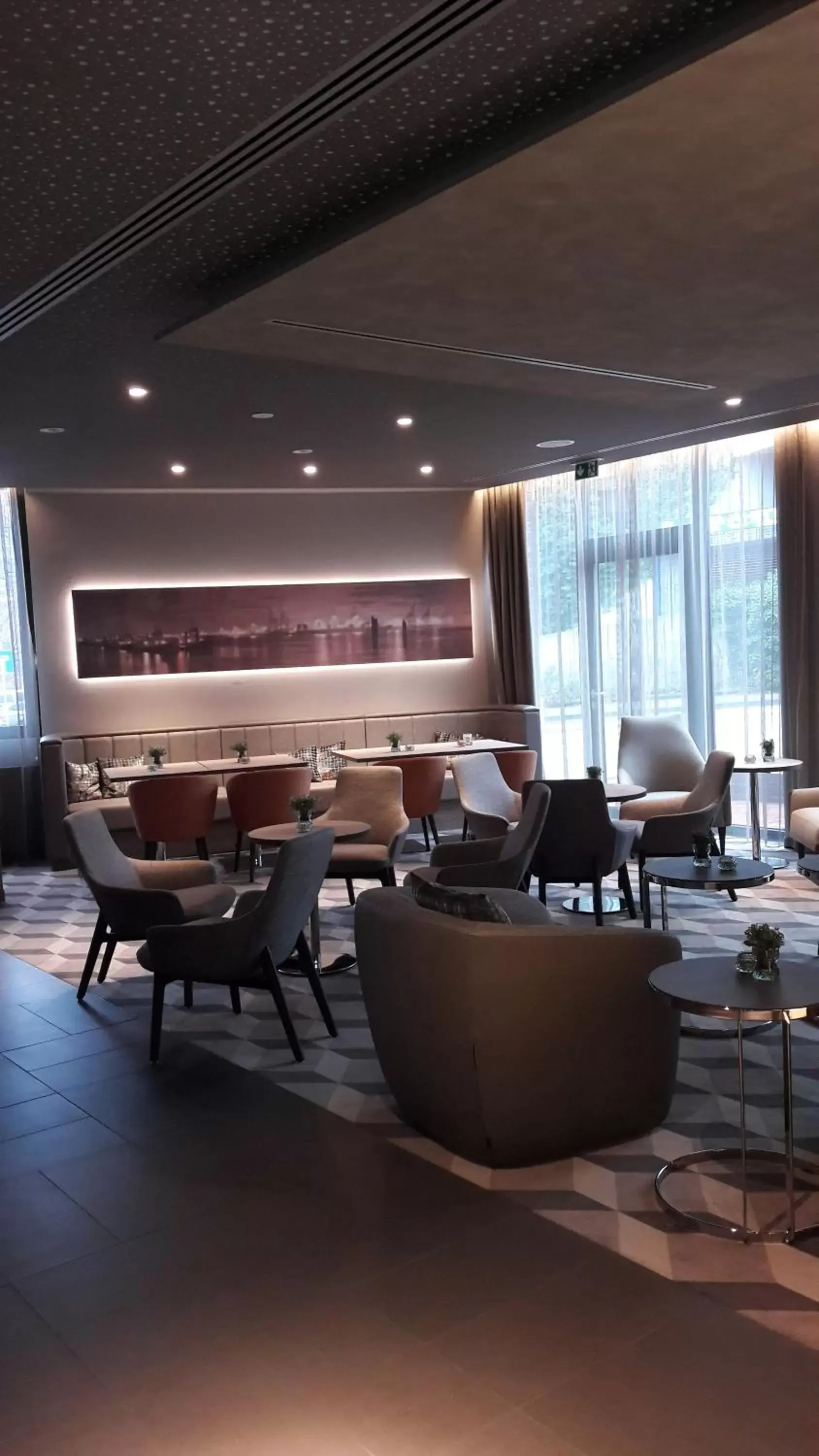 Communal lounge/ TV room, Restaurant/Places to Eat in Hotel Panorama Hamburg-Harburg