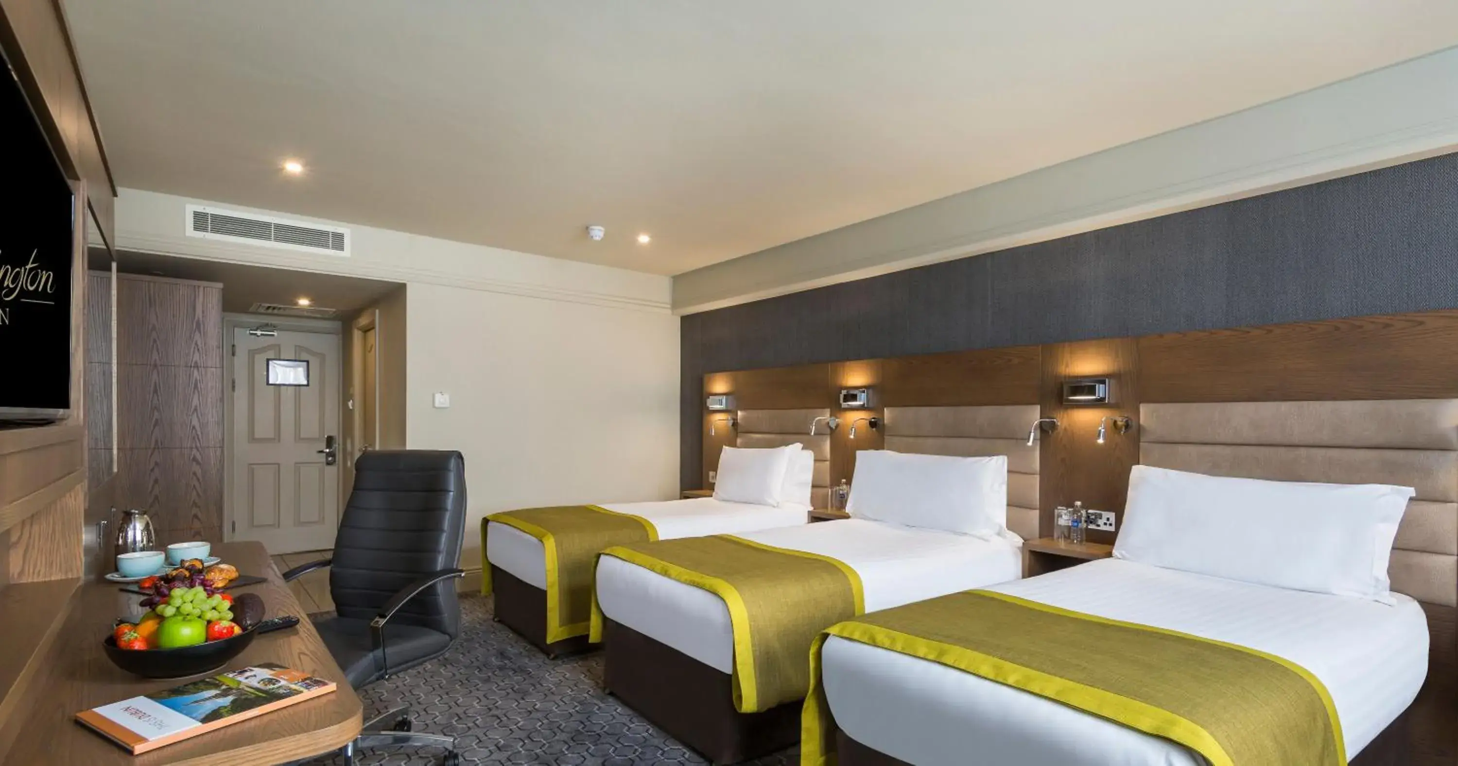 Photo of the whole room, Bed in Bonnington Hotel & Leisure Centre Photo of the whole room, Bed in Bonnington Hotel & Leisure Centre