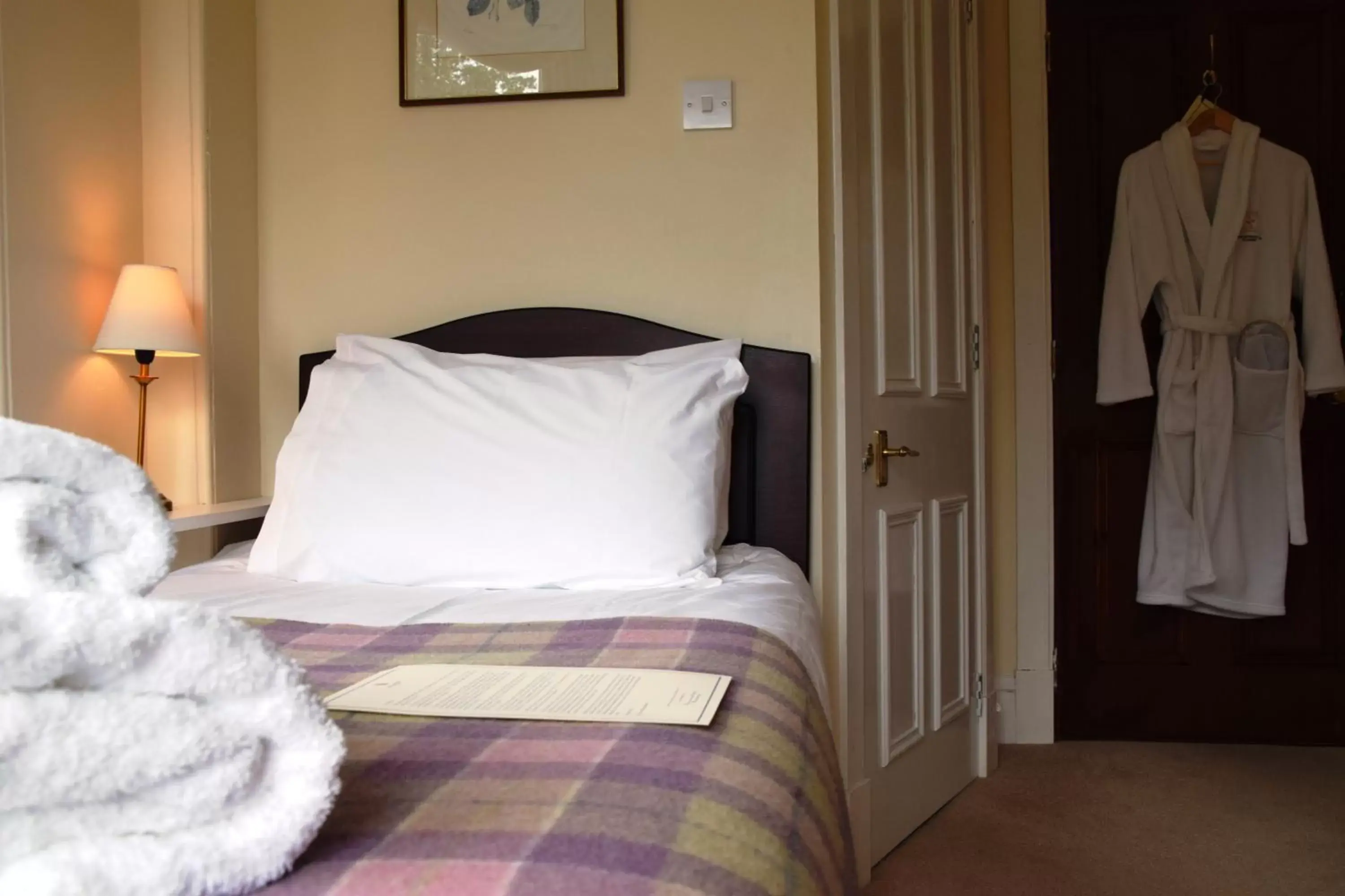 Bed in Saplinbrae Hotel and Lodges