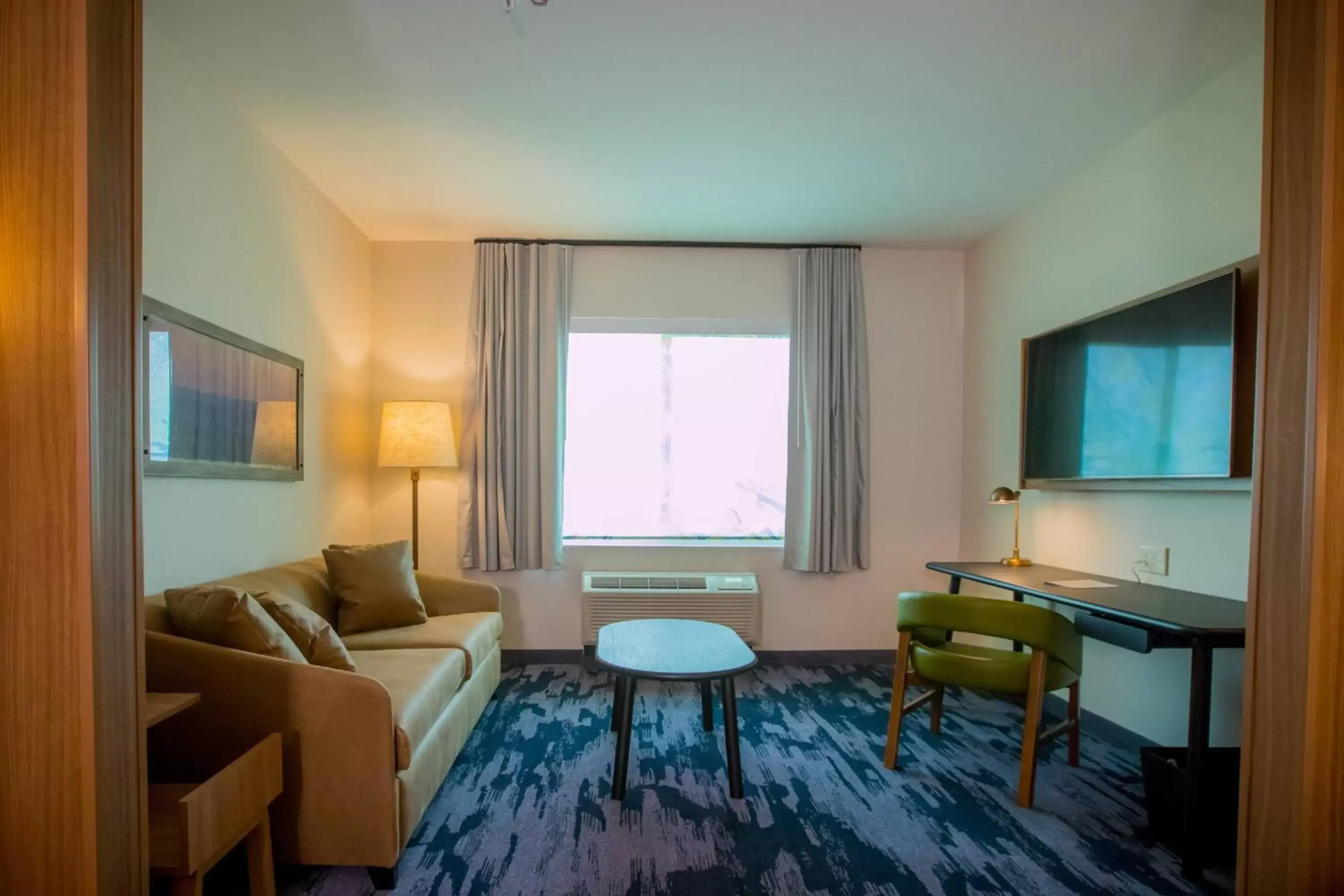 Photo of the whole room, Seating Area in Fairfield Inn & Suites By Marriott Alexandria