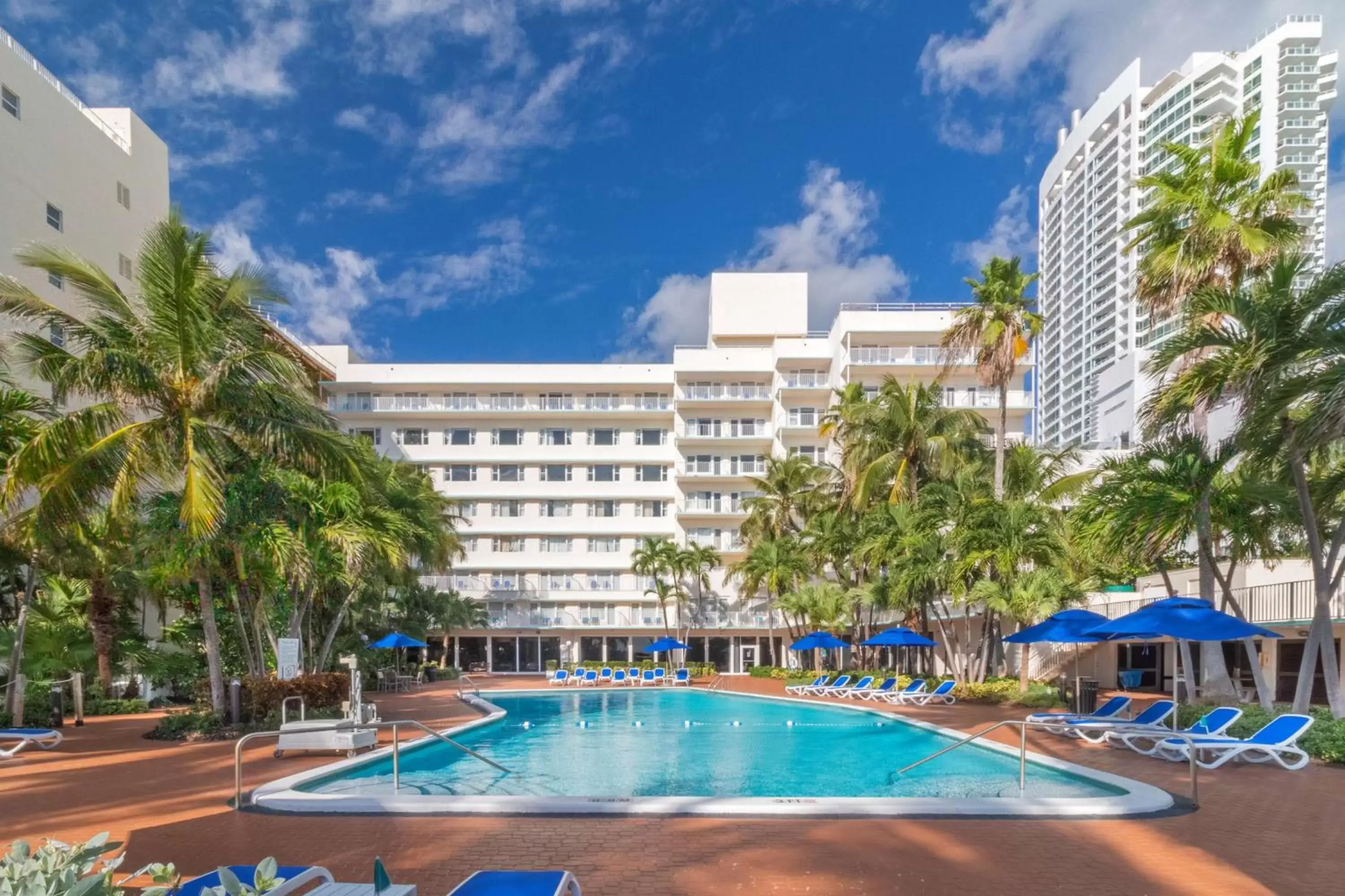 Pool view, Swimming Pool in Radisson Resort Miami Beach