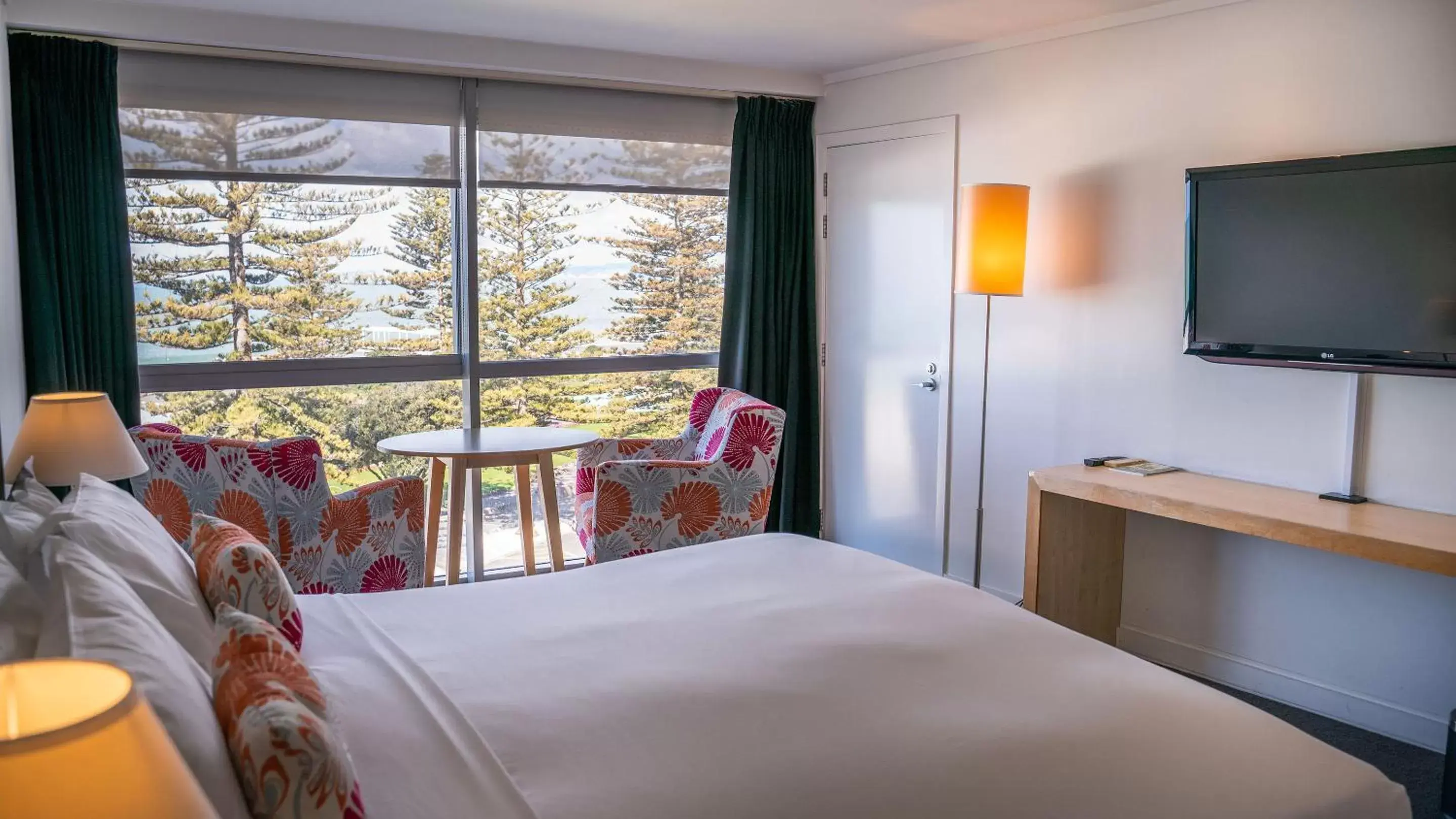 Photo of the whole room, Bed in Scenic Hotel Te Pania Photo of the whole room, Bed in Scenic Hotel Te Pania