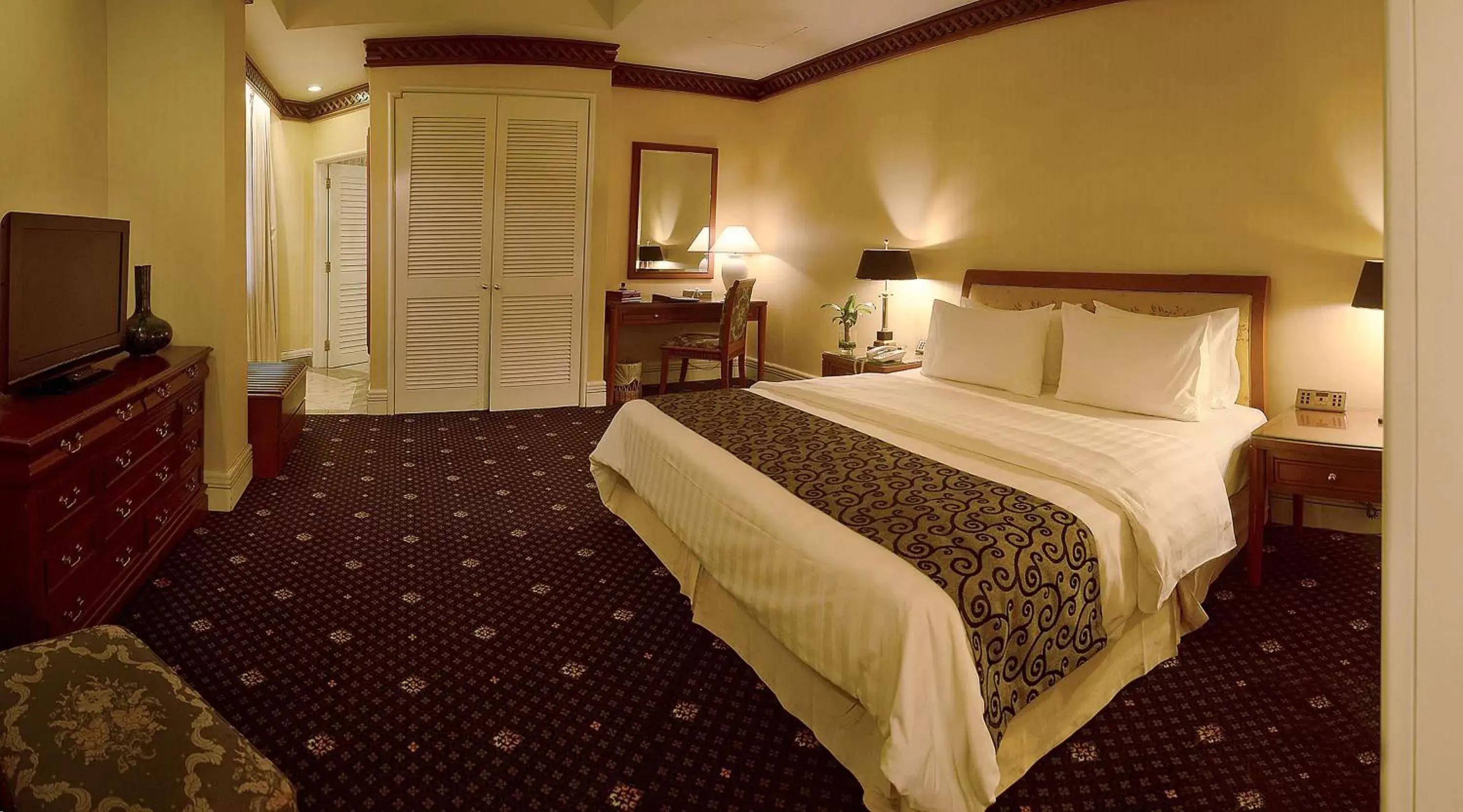 Bedroom, Bed in The Jesselton Hotel