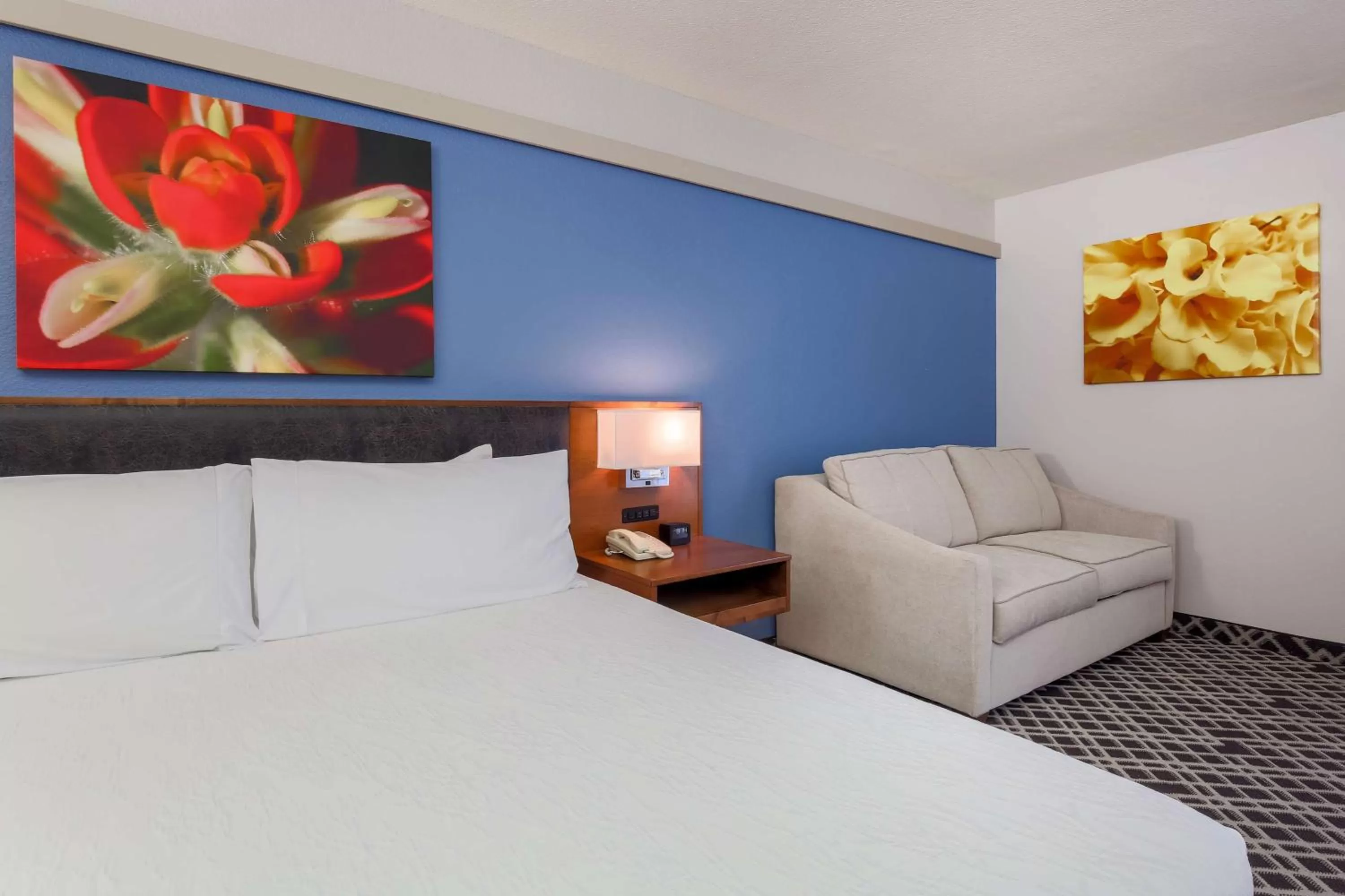 Bed in Hilton Garden Inn Dallas/Market Center