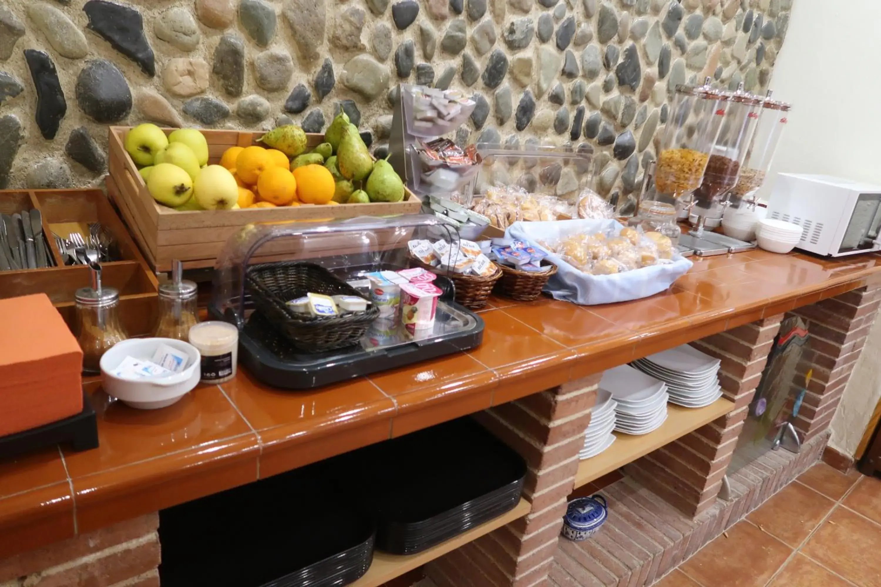 Area and facilities, Food in El Cami Hotel