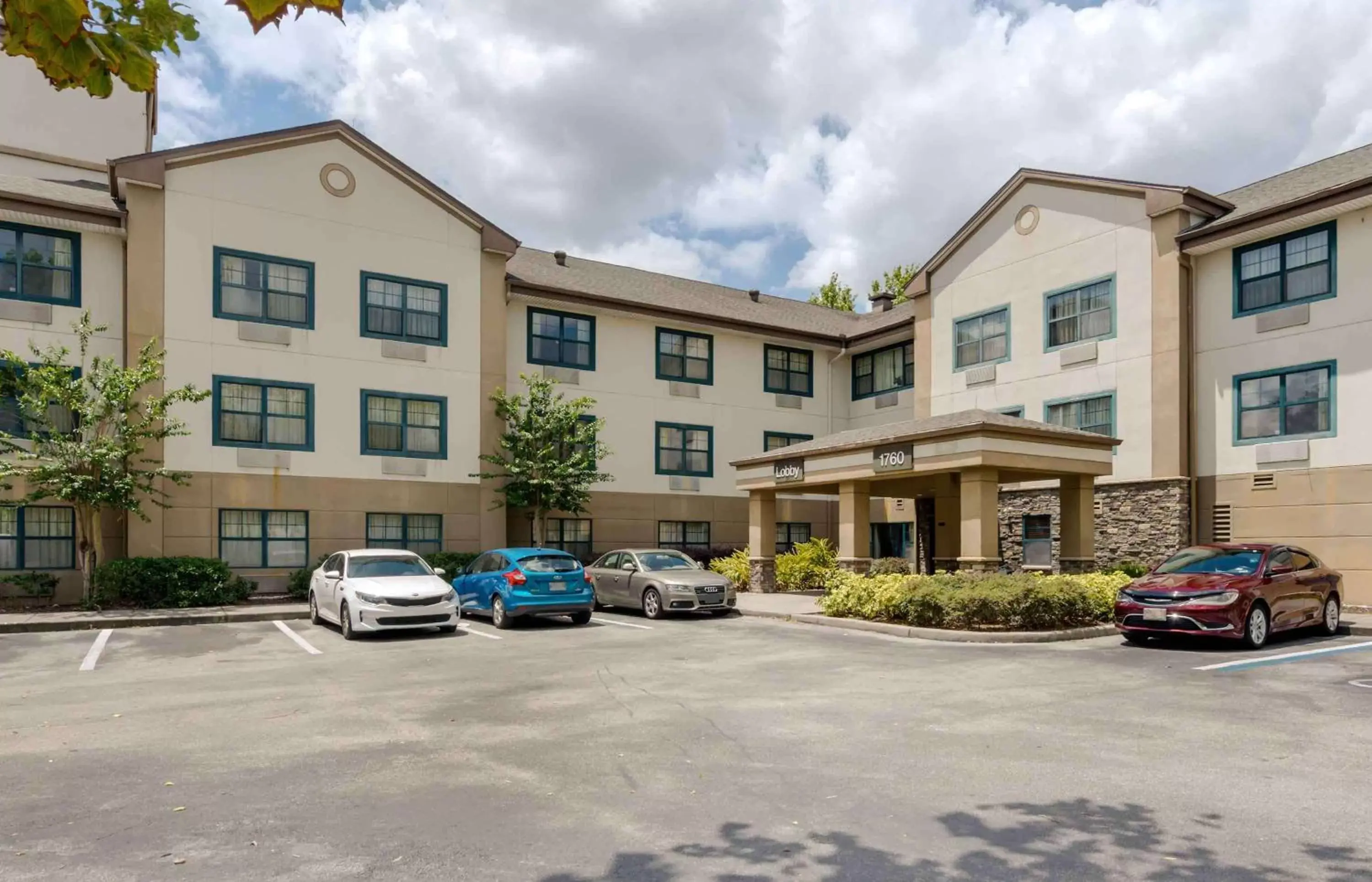 Property Building in Extended Stay America - Orlando - Maitland - 1760 Pembrook Dr.